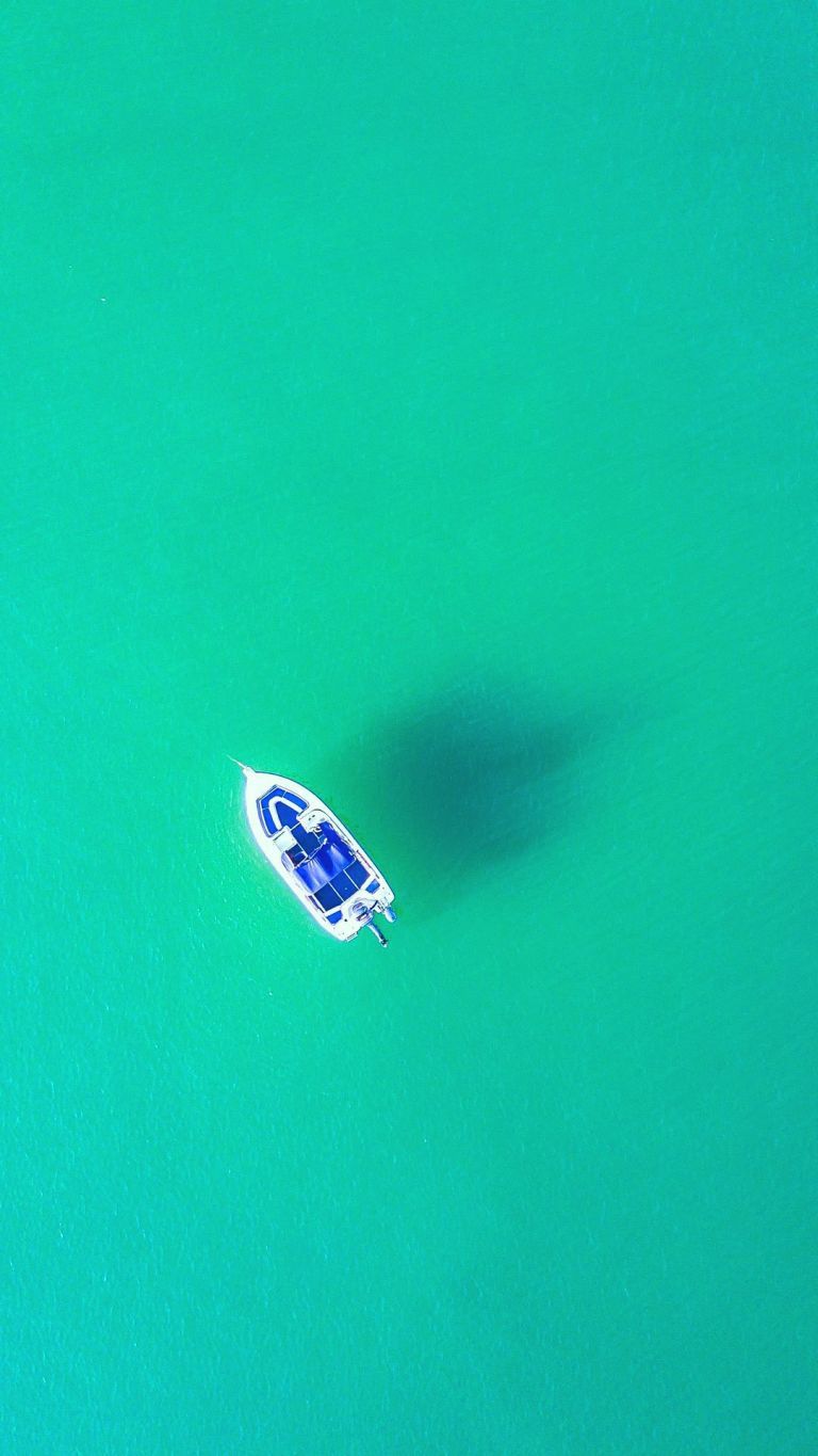 Lonely Boat in Ocean Minimal HD Sony Xperia Wallpaper ⋆ Traxzee