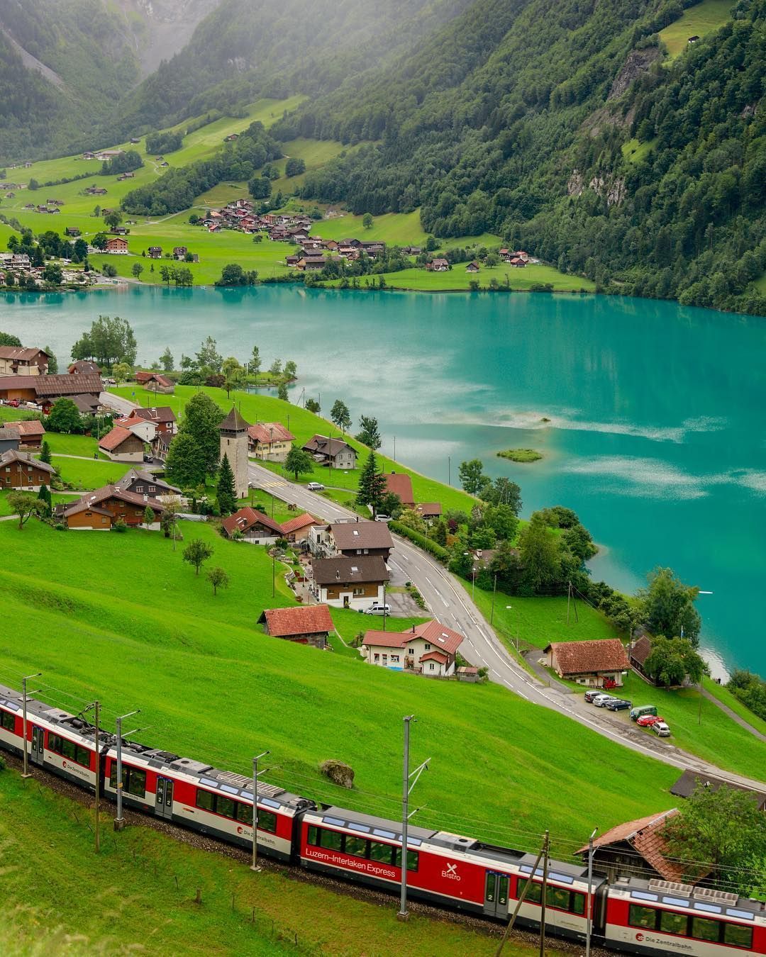 Pin di Fantastic Things To Do in Switzerland Image