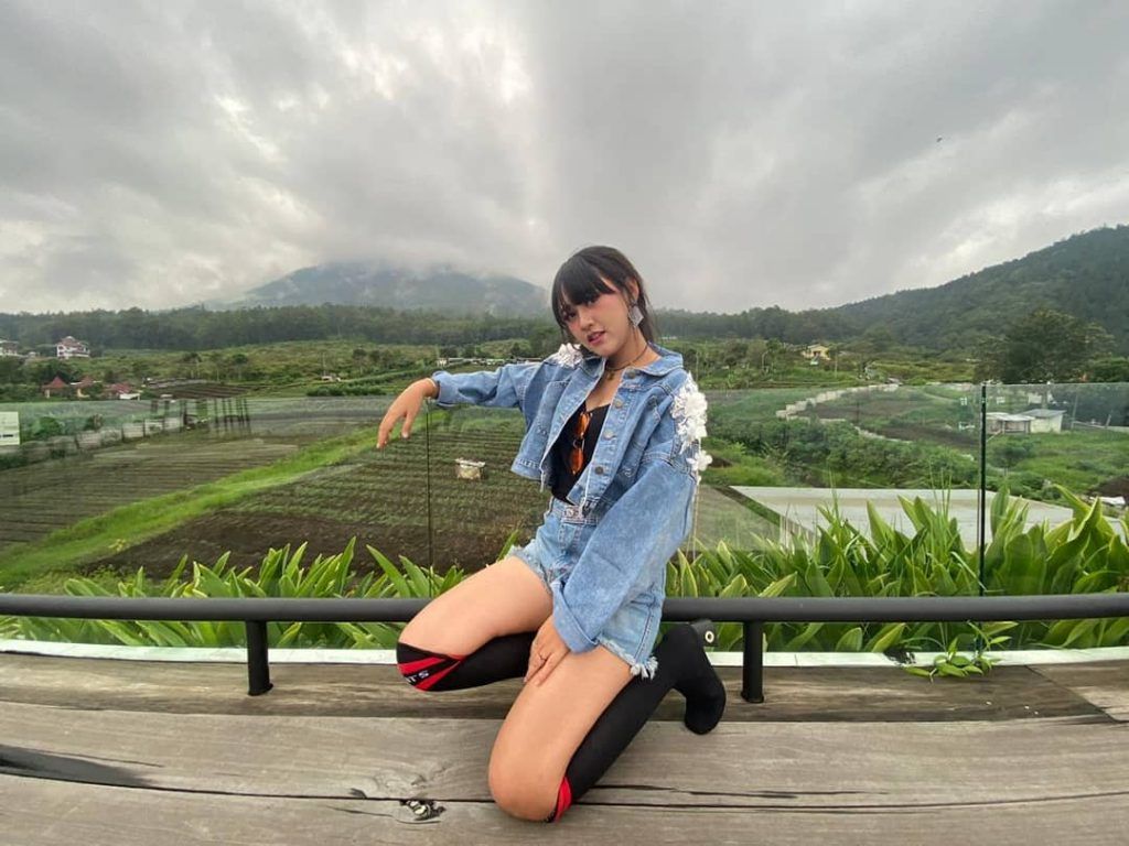 Pandemi Covid 19, Tingkatkan Imun Ala Happy Asmara Dengan Basah Basahan