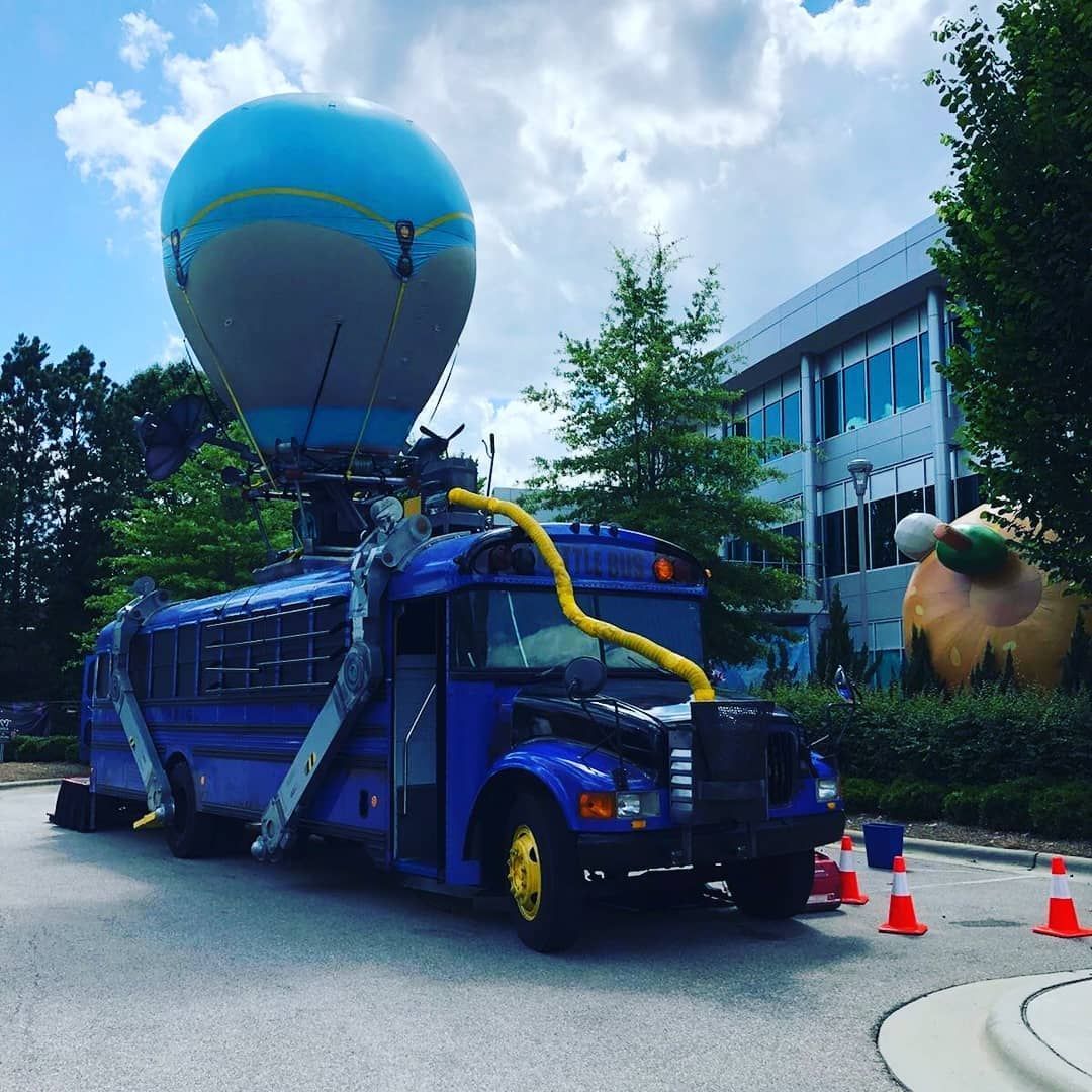 BATTLEBUS AT EPIC.LOOKS COOOOOL #art #gamers #gaming #fortnite #custom #funnymemes #funnyvideos #cosplay #playstation #xbox #pc #memesdaily #instagaming. フォートナイト