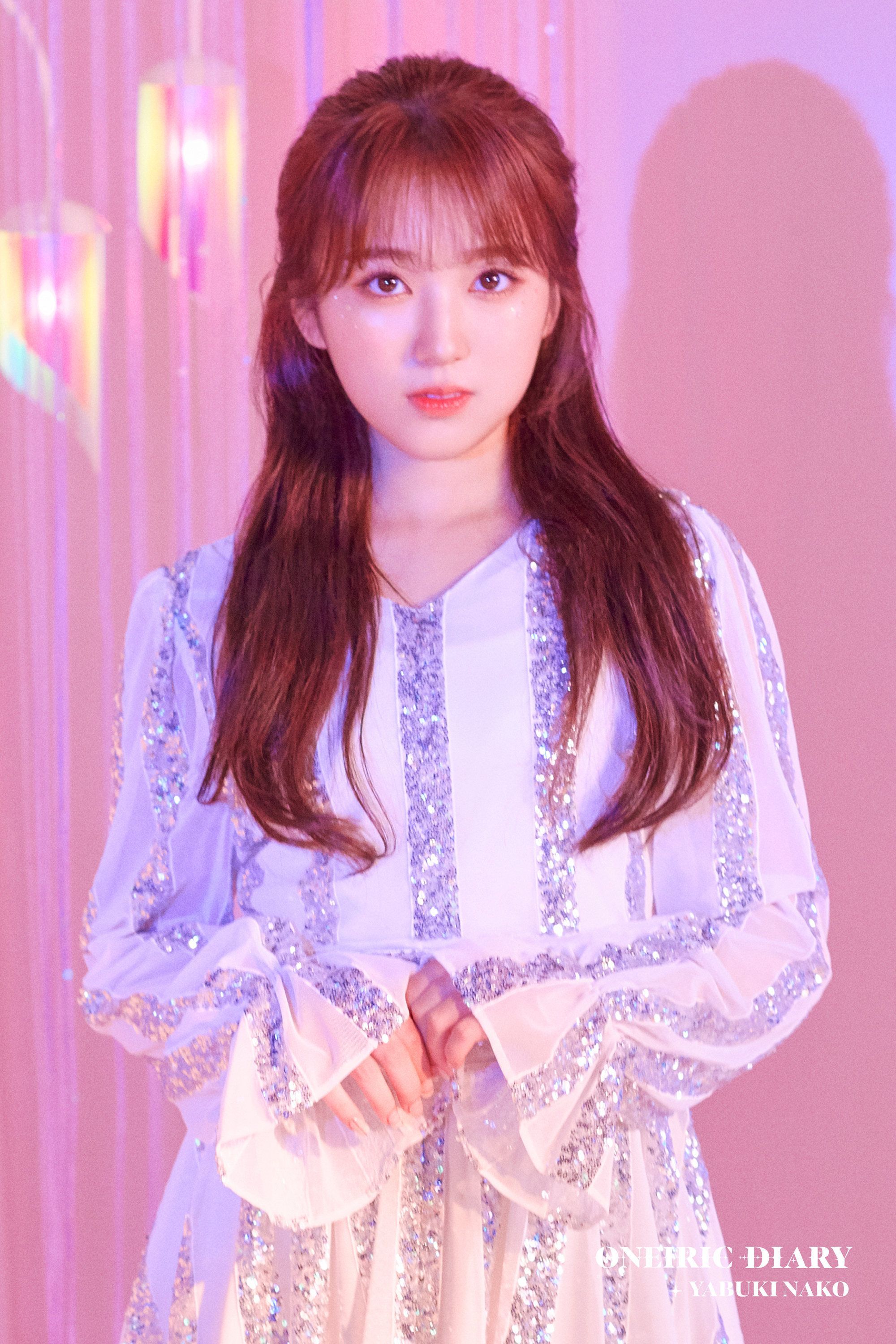 IZ*ONE Oneiric Diary Teaser Photo 3 (Oneiric Ver.) (HD HQ HR) In 2020. Mini Albums, Kpop Girl Groups, Chaeyeon