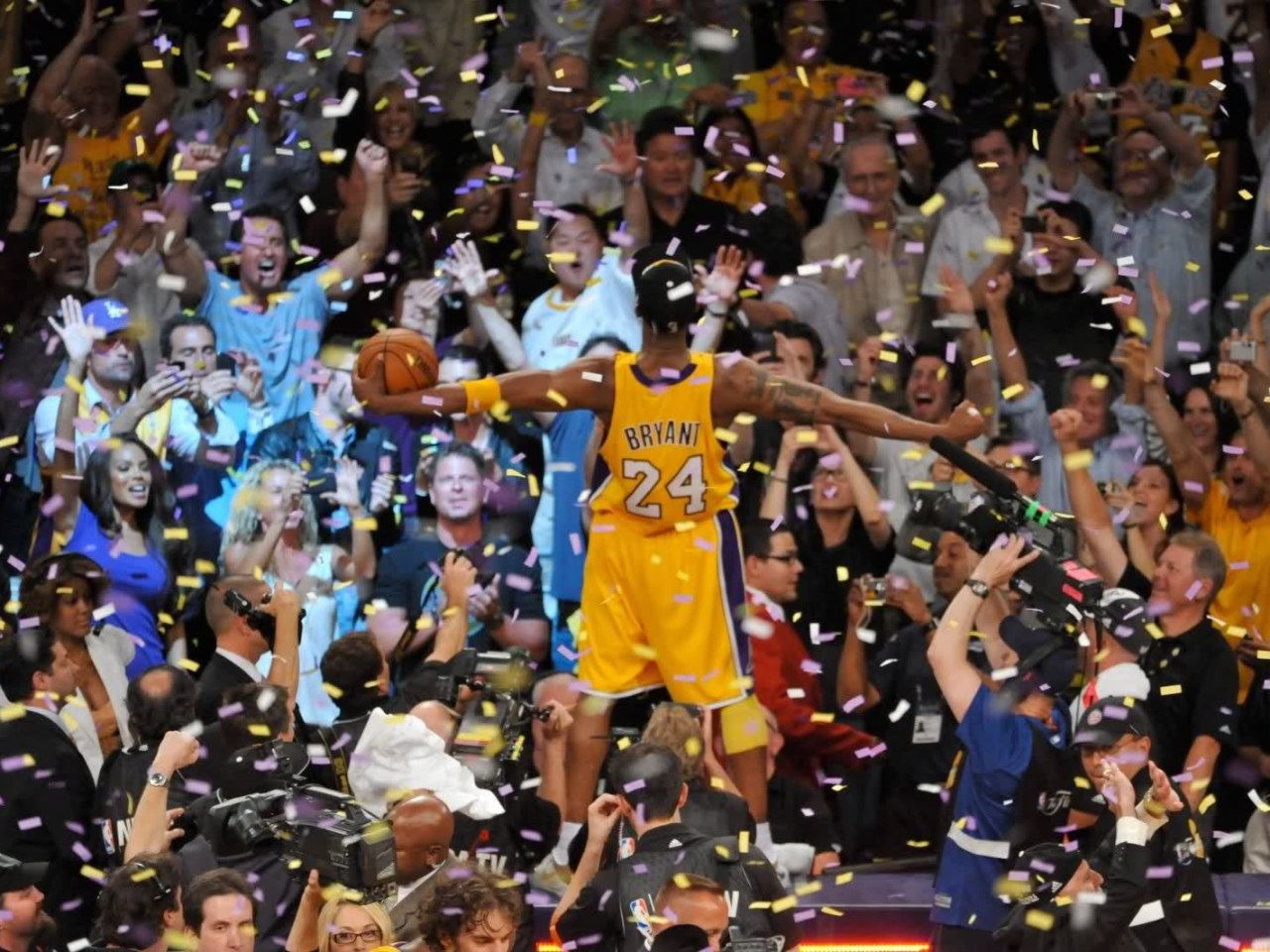Sports Wallpaper • Los Angeles Lakers Kobe Bryant Wallpaper, NBA, basketball, crowd, large group of people • Wallpaper For You The Best Wallpaper For Desktop & Mobile