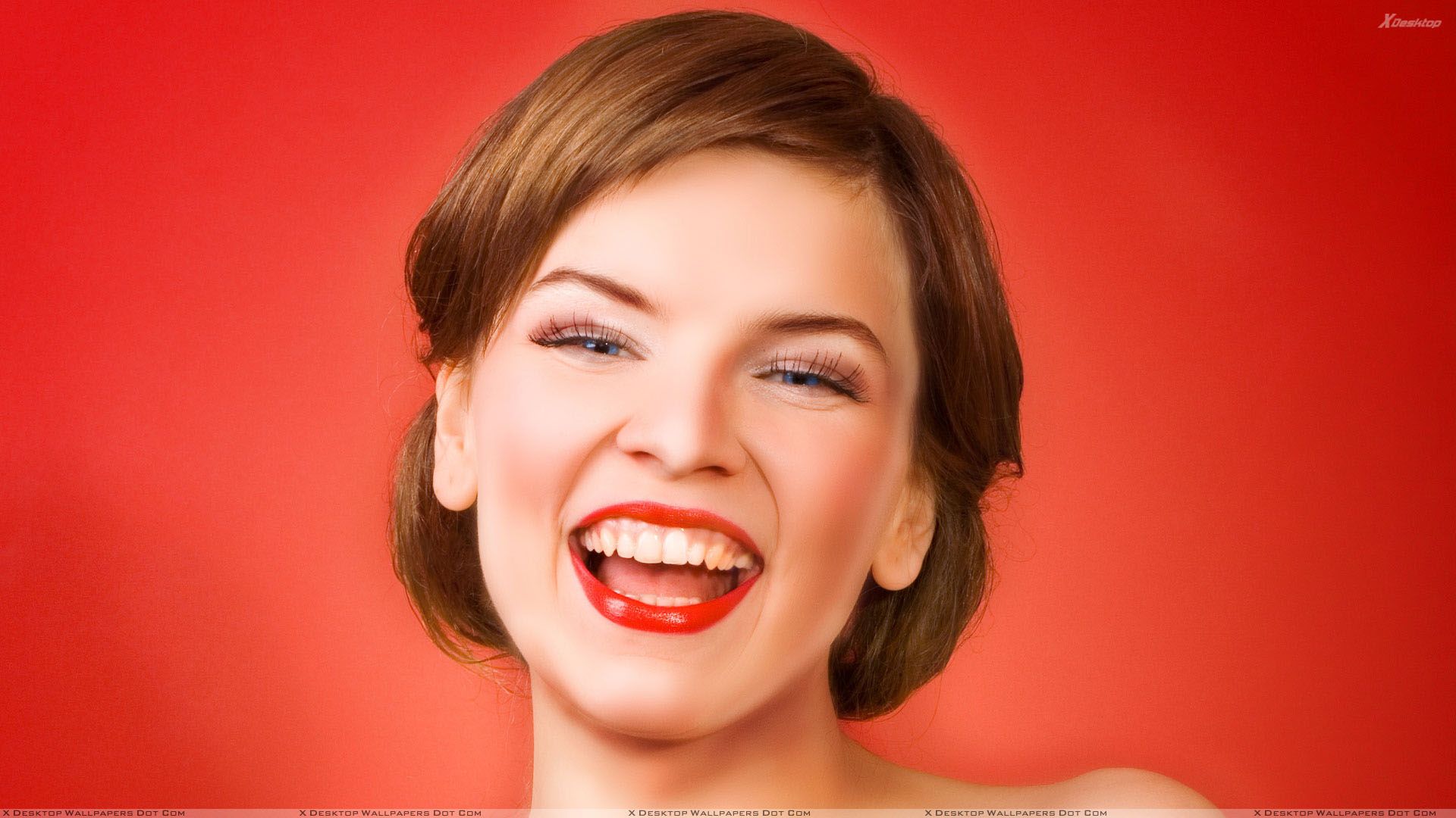Girl Laughing Madly Face Closeup & Red .xdesktopwallpaper.com