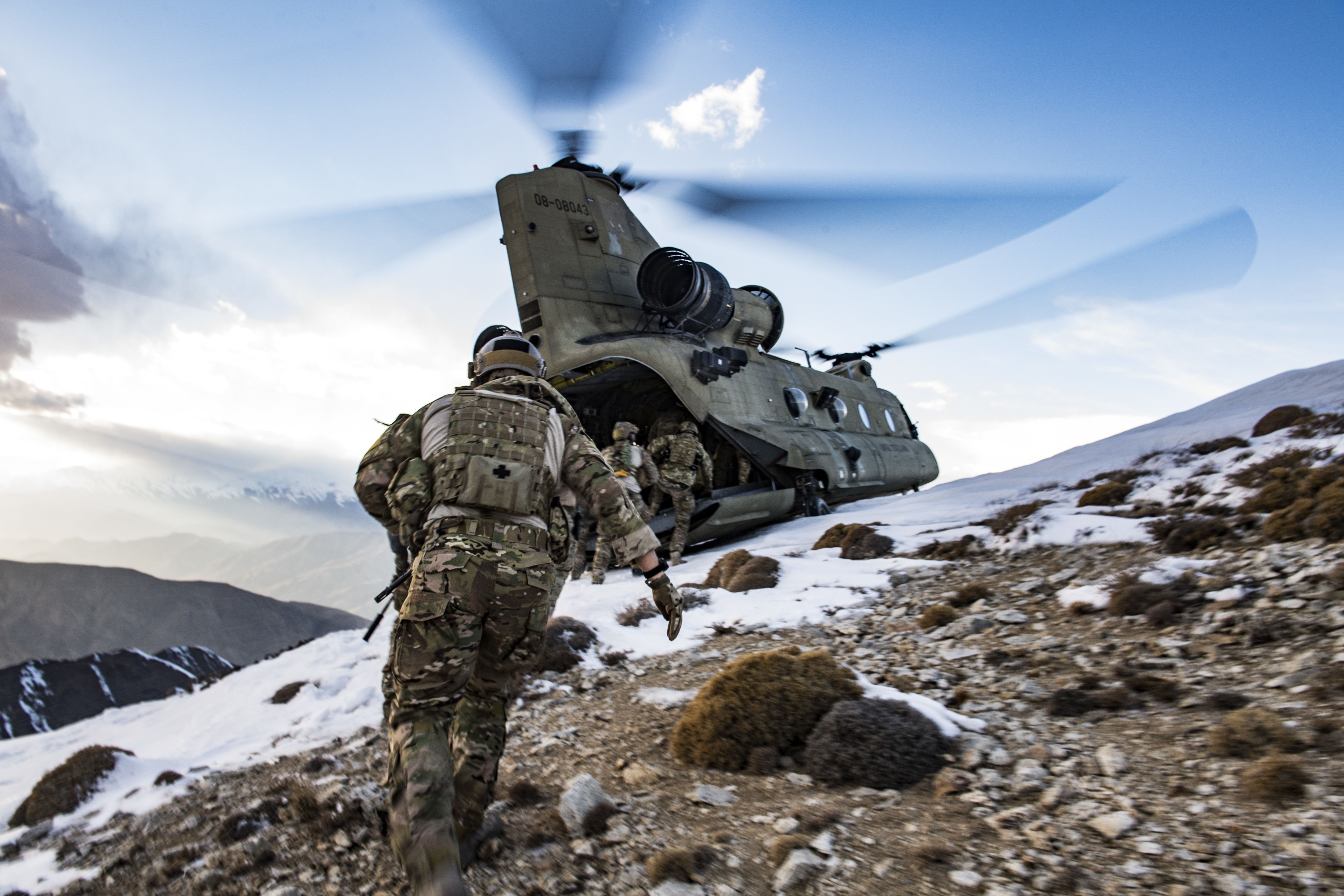 Air Force Pararescuemen From The 83rd ERQS Work With Members Of Army Task Force Brawler Flying The CH 47F Chinook During Exfi. Chinook Helicopters, Usaf, Military