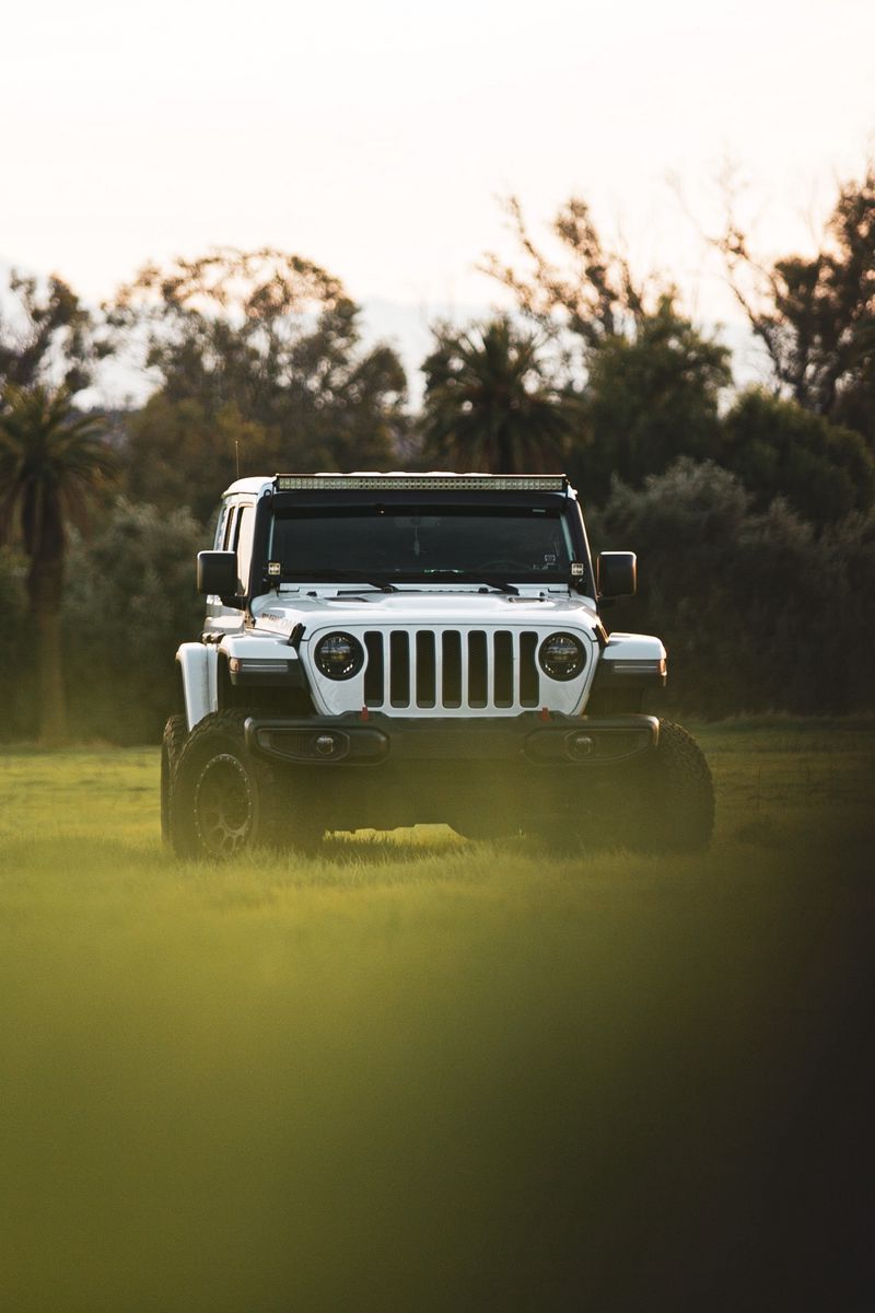 Download Wallpaper 800x1200 Jeep Wrangler, Jeep, Car, Suv, White Iphone 4s 4 For Parallax HD Background