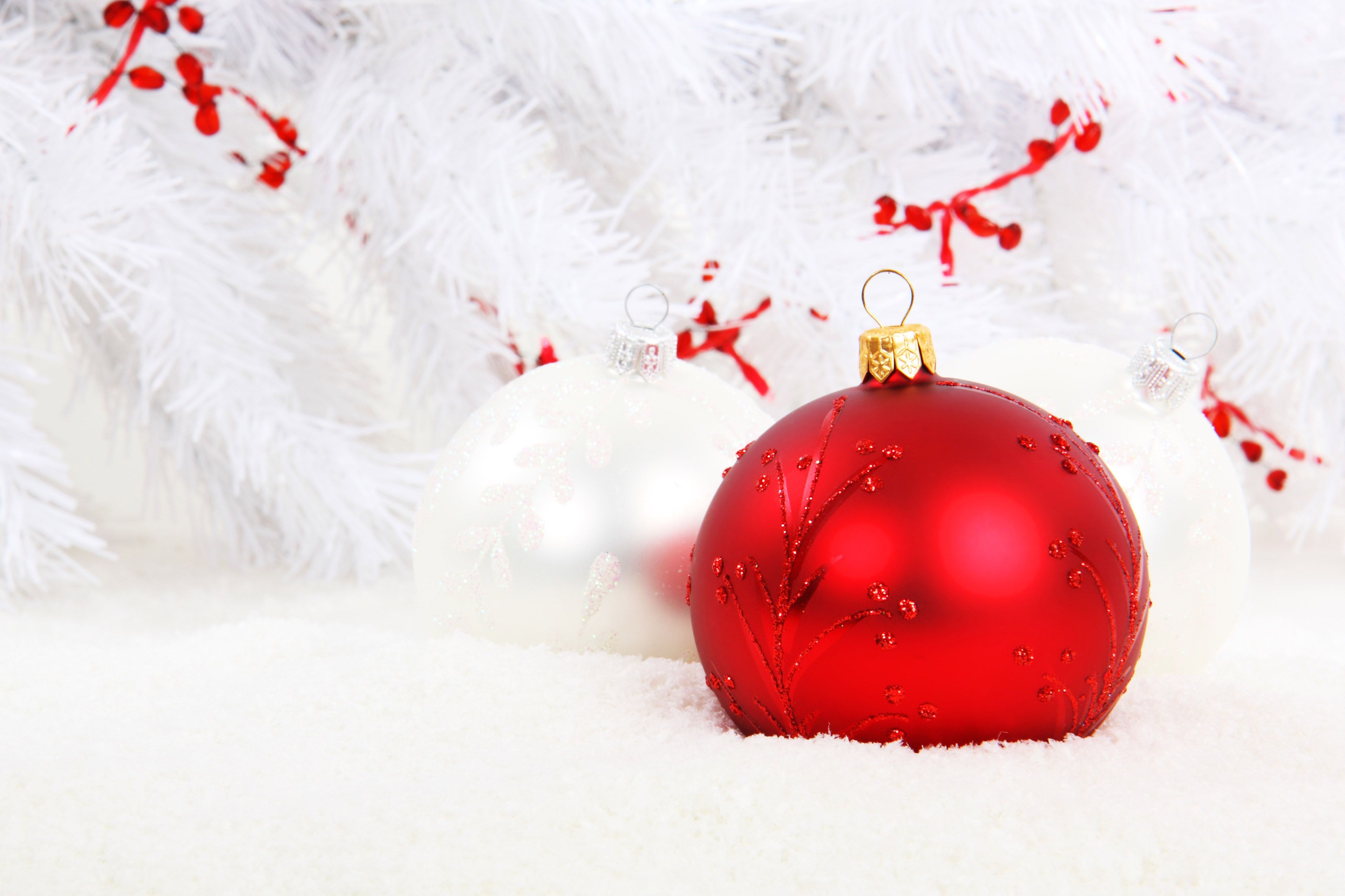 20 More Ball Decoration for a Free Christmas Wallpapers and Christmas Backgrounds Image