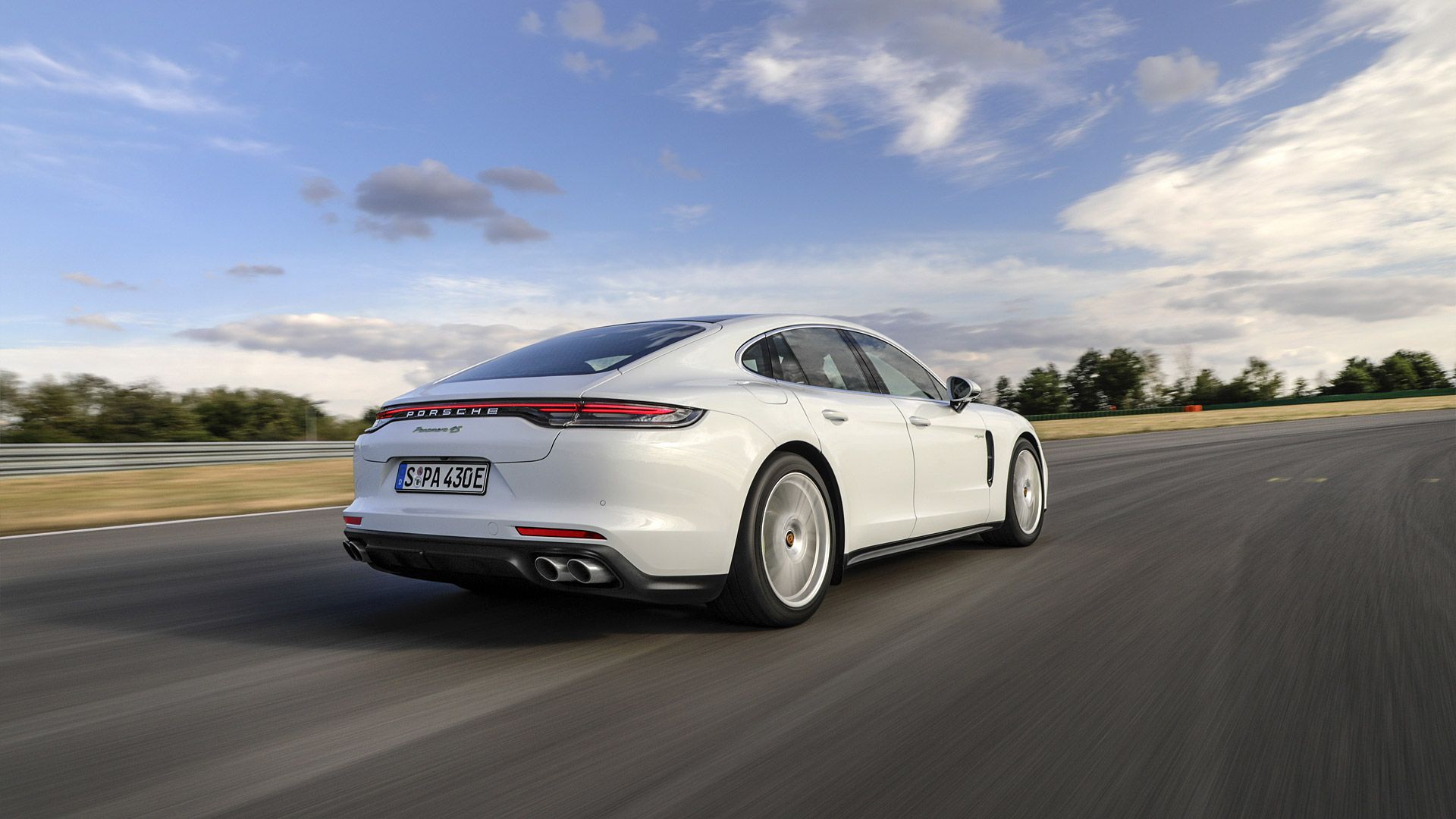 Porsche Panamera 4S E Hybrid Wallpaper, Specs & Videos