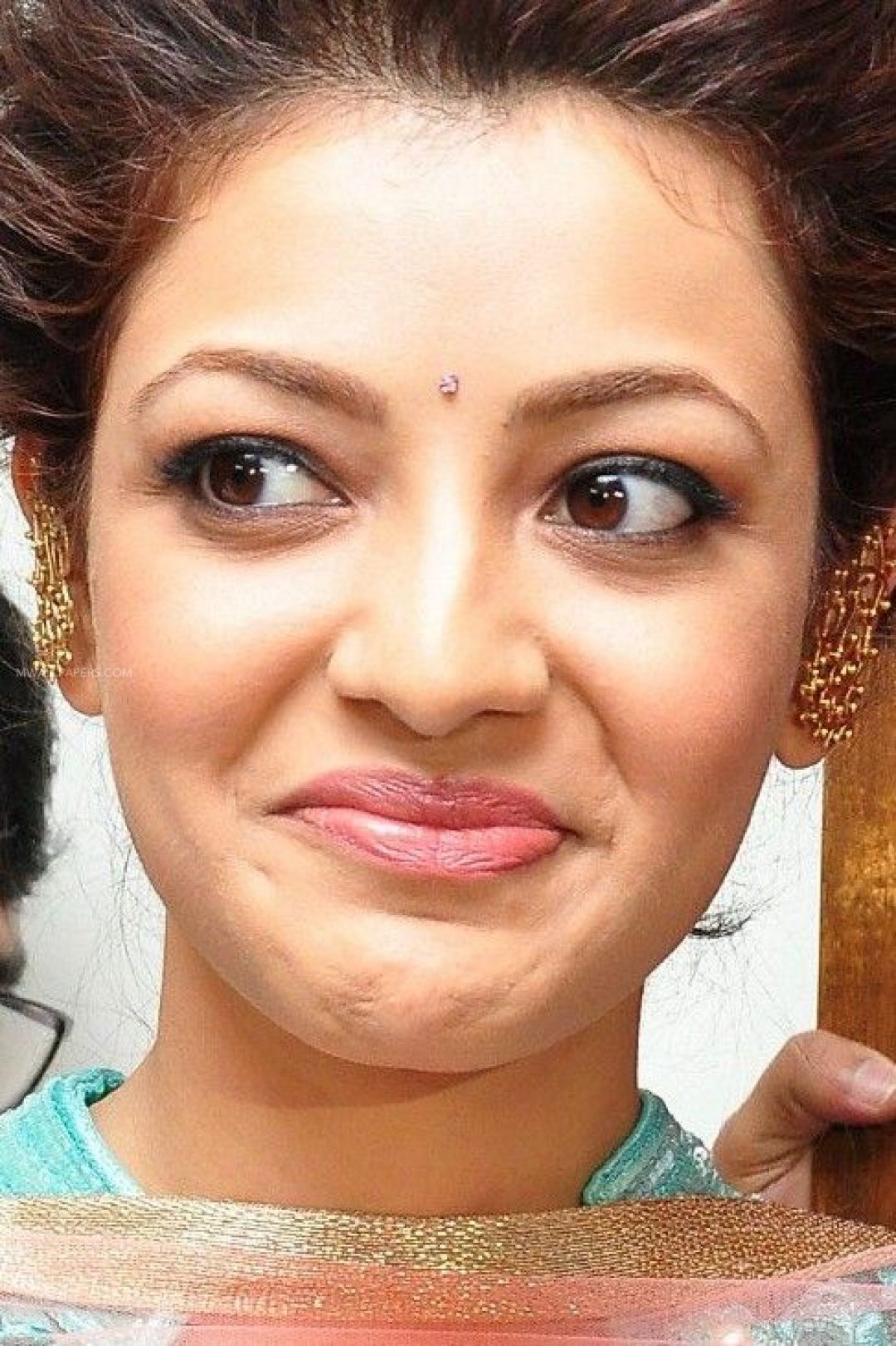 Kajal Aggarwal Hot Face Expression Image / Wallpaper HD Wallpaper (Desktop Background / Android / iPhone) (1080p, 4k) (1080x1621)