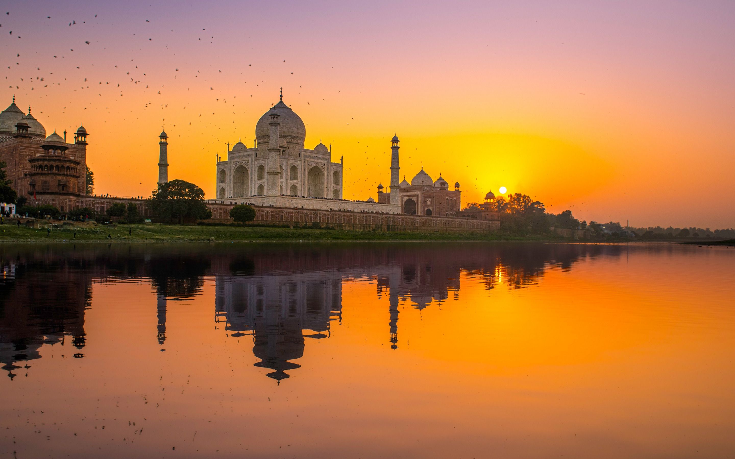 Download wallpaper Taj Mahal, Agra, evening, sunset, landmark, Uttar Pradesh, India, Crown of the Palace, Mughal architecture for desktop with resolution 2880x1800. High Quality HD picture wallpaper