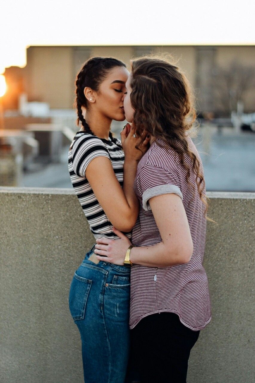 Greet her with a kiss., , , , ,. Lesbianas, Parejas lesbianas, Orgullo lésbico