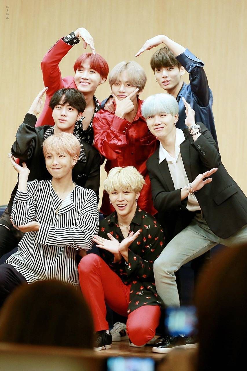 Download bts dna groufie Wallpaper by koochiiii now. Browse millions of popular bts Wallpaper and Ringto. Bts group, Bts picture, Foto bts