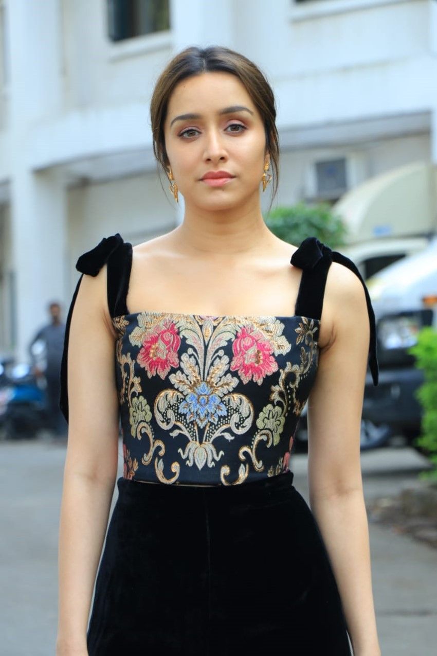 Varun Dhawan & Shraddha Kapoor snapped promoting 'Dancer 3D' on sets of Indian Idol