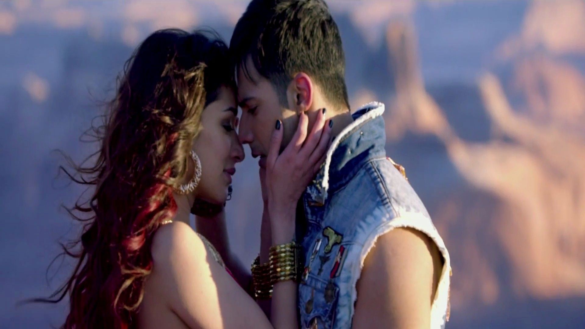 Romantic Scene of Shraddha Kapoor and Varun Dhawan in ABCD 2 Film HD Photo. HD Wallpaper, Image, Picture, Photo. Romantic scenes, Varun, Shraddha kapoor