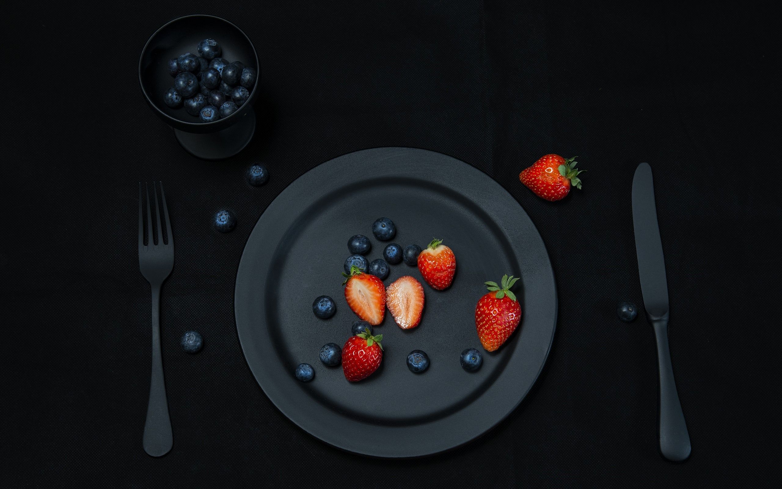 Wallpaper Black plate, strawberry, blueberry, fork, knife 2560x1600 HD Picture, Image