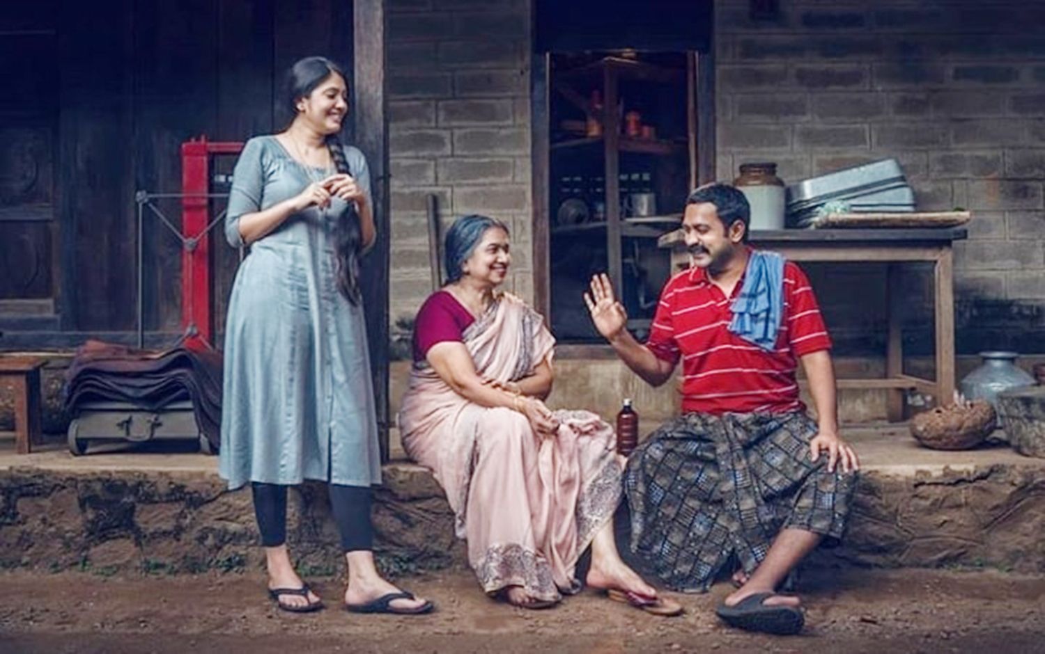 Kettiyolaanu Ente Malakha: Asif Ali is splendid in this highly relevant film!