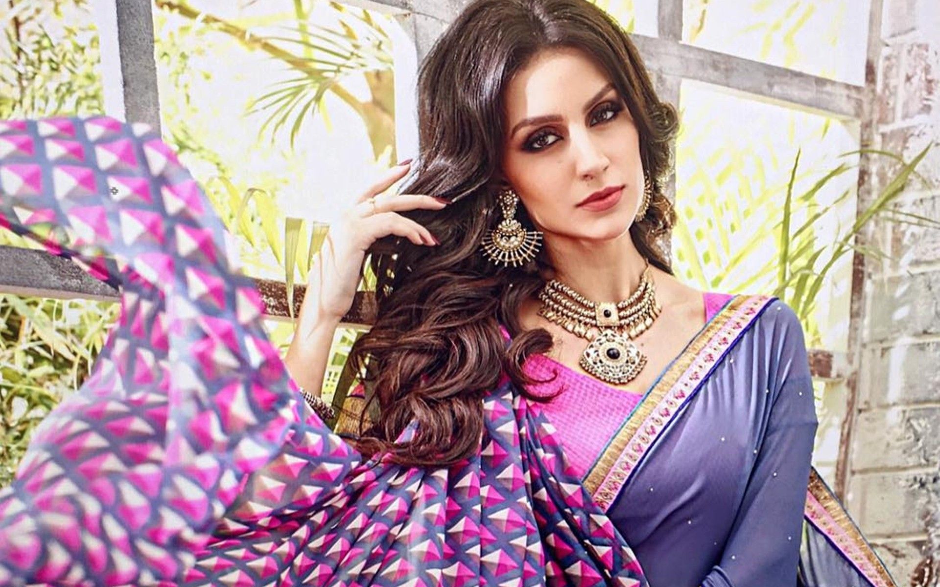 Larissa Bonesi Saree Wallpaper 05304