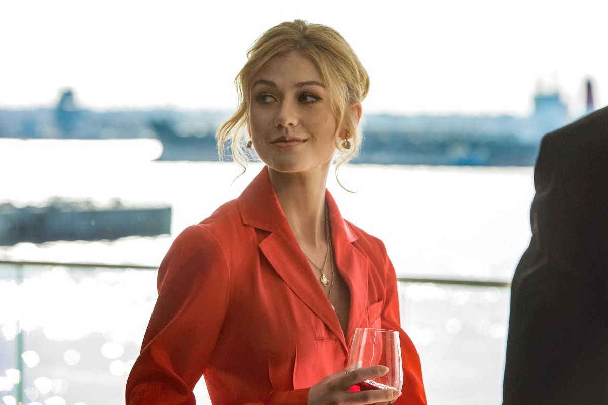 New Picture of Green Arrow and The Canaries Have Us Excited and Asking Questions. The Mary Sue