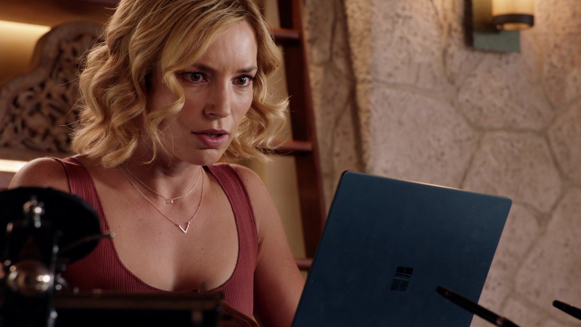 Microsoft Surface Laptop Used by Perdita Weeks as Juliet Higgins in Magnum P.I. Season 2 Episode 10 Blood Brothers (2019)