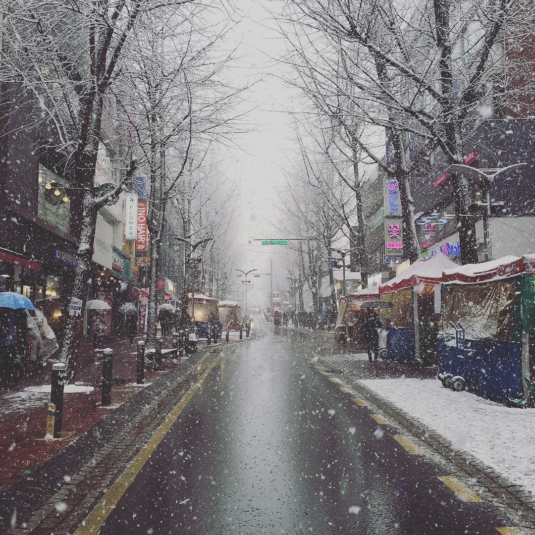 Frbsn on Instagram: “#Ewha #korea #rostock #universitätrostock #snow #seoul #exchange #studyabroad #student #law”. Snow in korea, Seoul photography, Korea winter