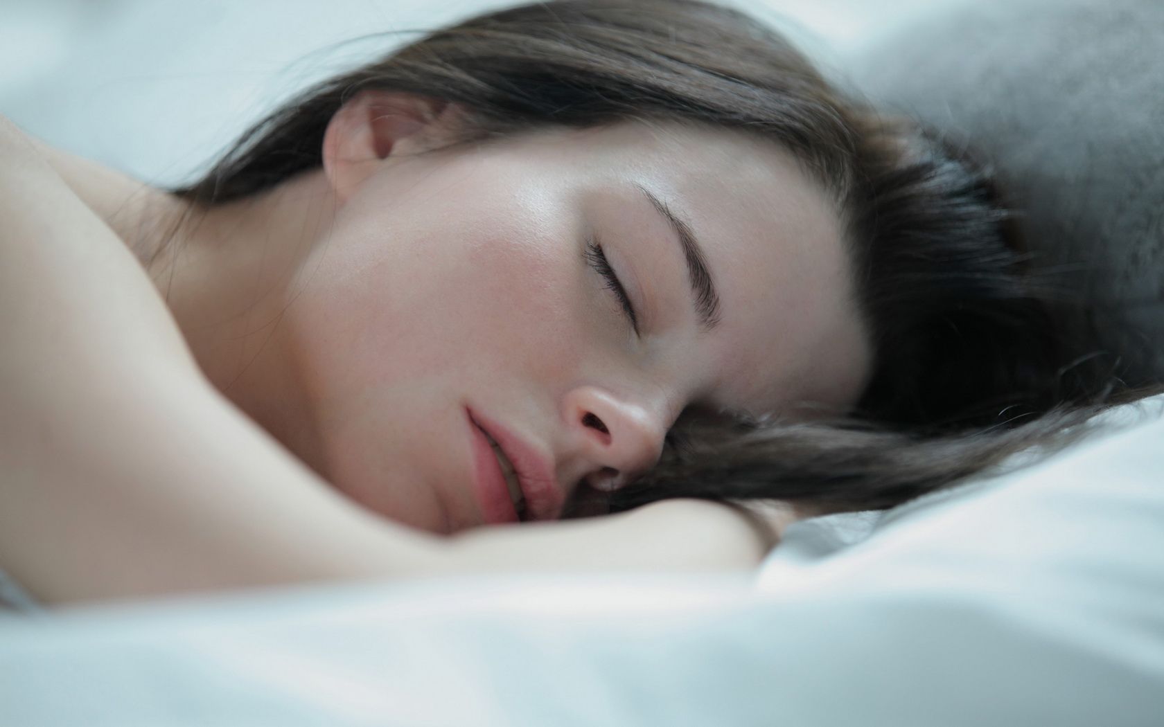 Woman Gril Beauty Face Brunette Sleeping Pillow Jessica wallpaperx1050