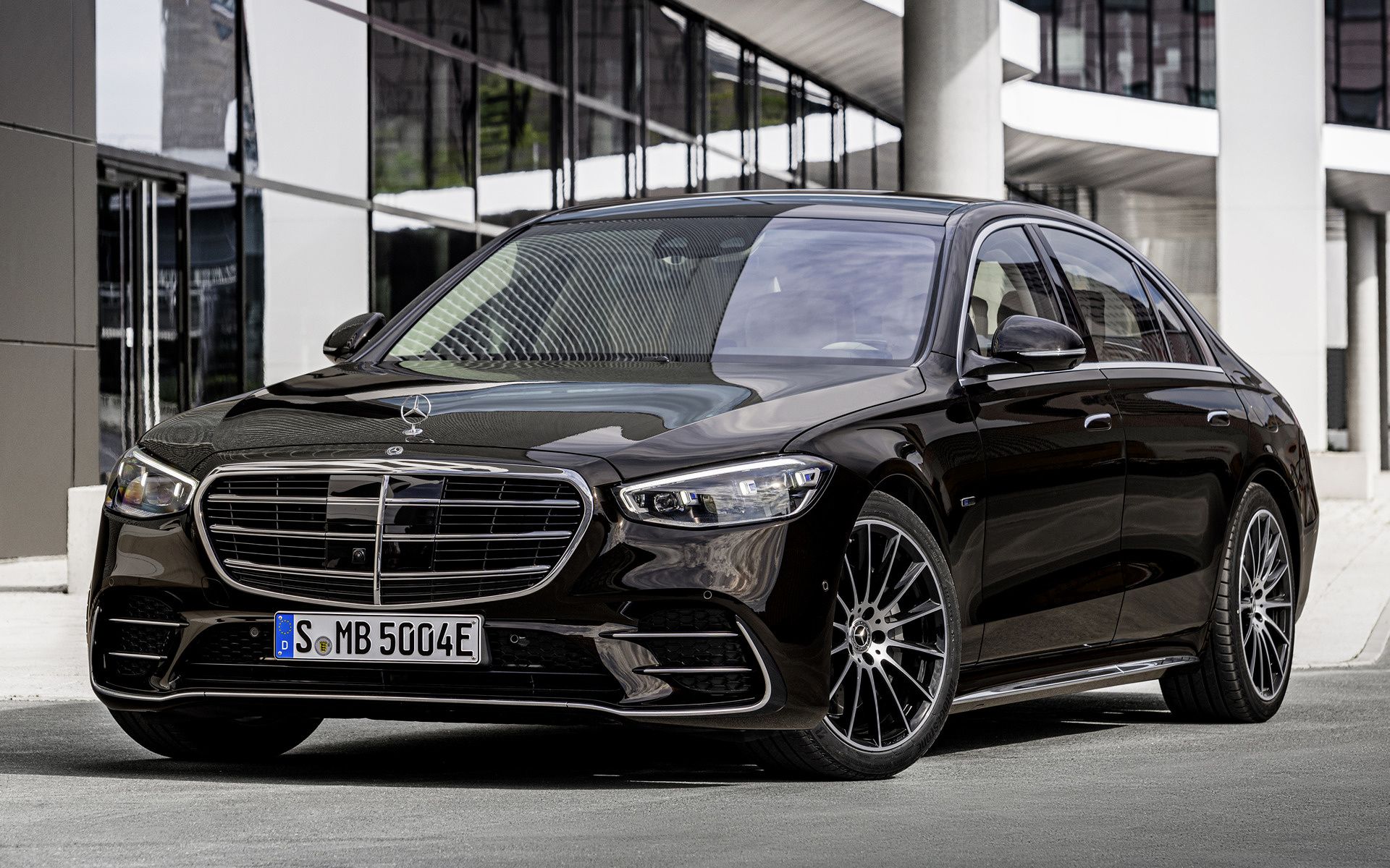 Mercedes Benz S Class Plug In Hybrid AMG Line [Long] And HD Image