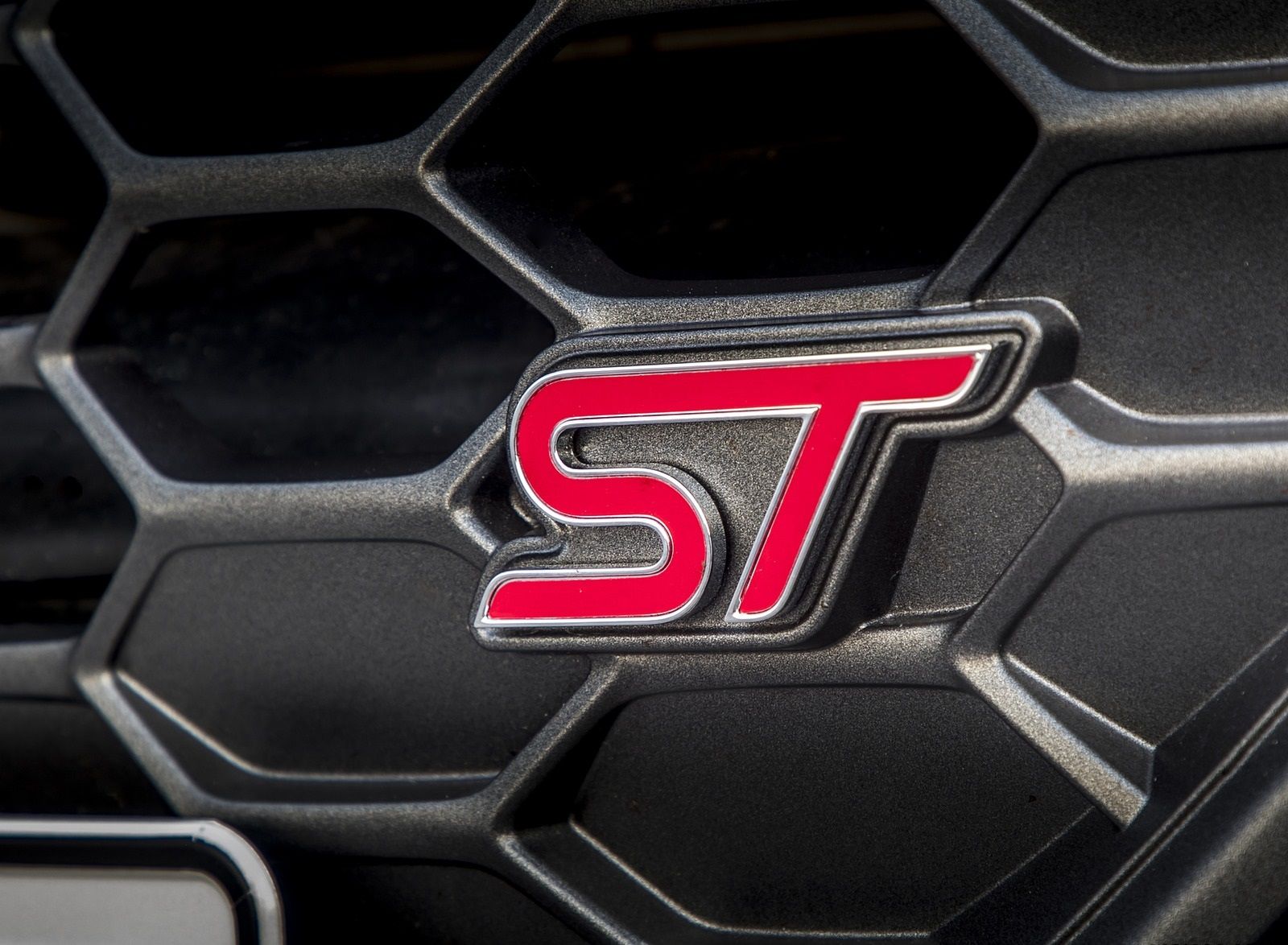 Ford Focus ST Wagon (Euro Spec Color: Magnetic) Badge Wallpaper (193)