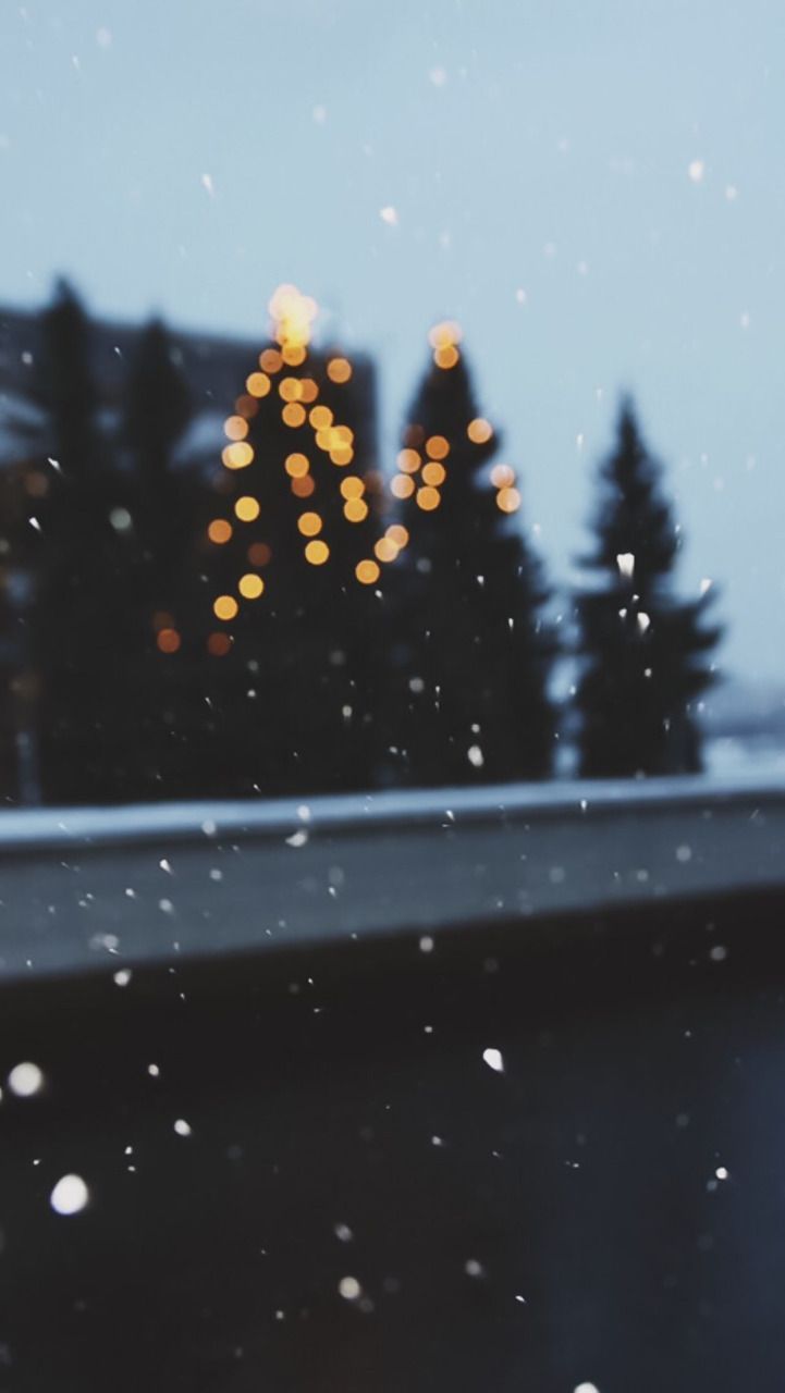 holiday lights // christmas // winter lvsssa. ☼ ☽ #benimgözümde.. Wallpaper iphone christmas, Christmas phone wallpaper, Christmas wallpaper tumblr