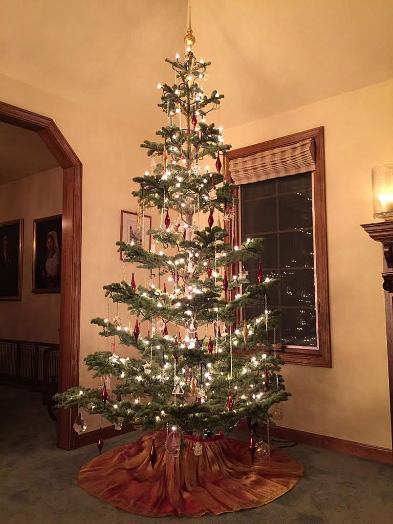 Old Fashioned Christmas Tree's style