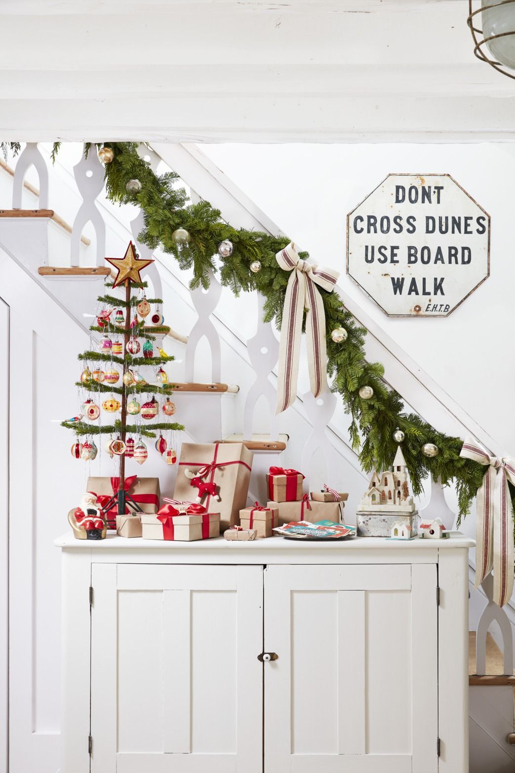 Best Staircase Christmas Decorations Decor for the Banister
