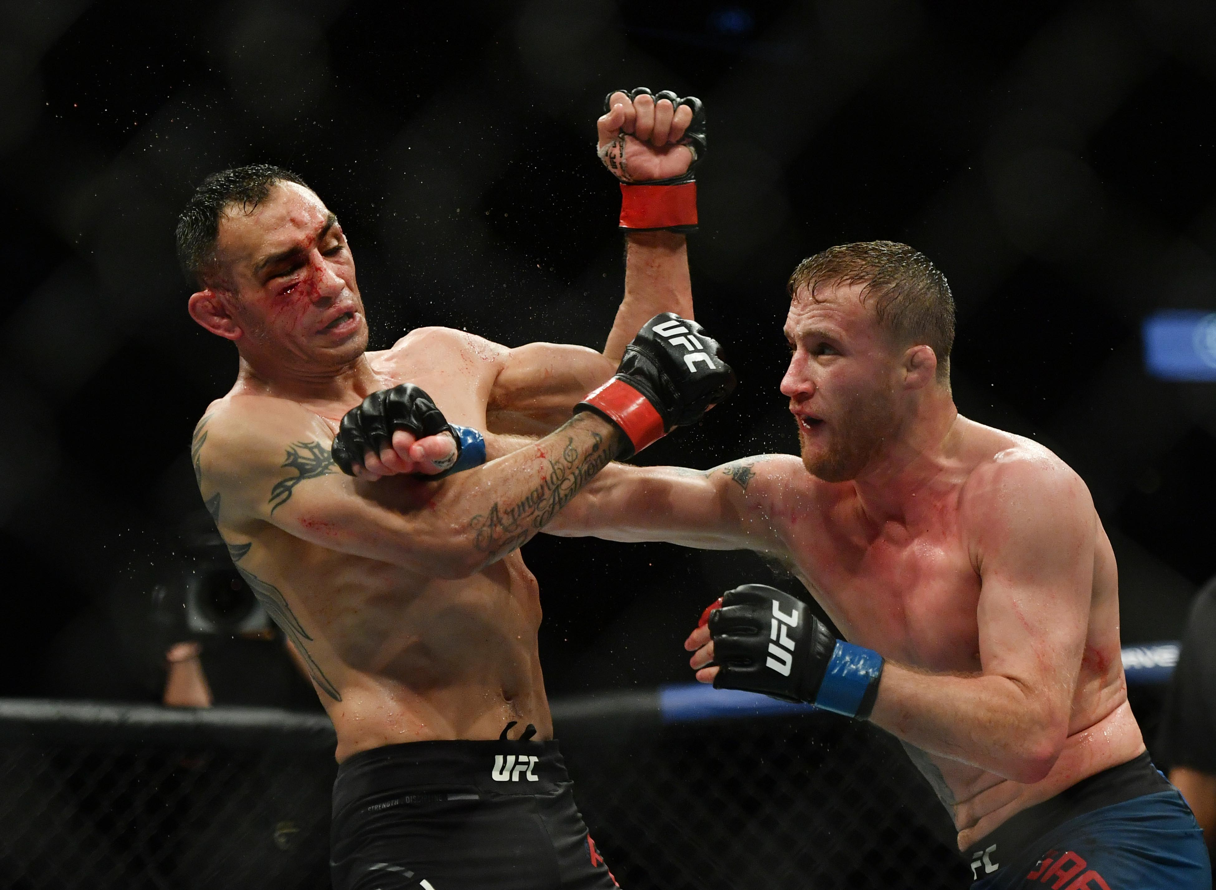 Justin Gaethje def. Tony Ferguson at UFC 249: Best photo