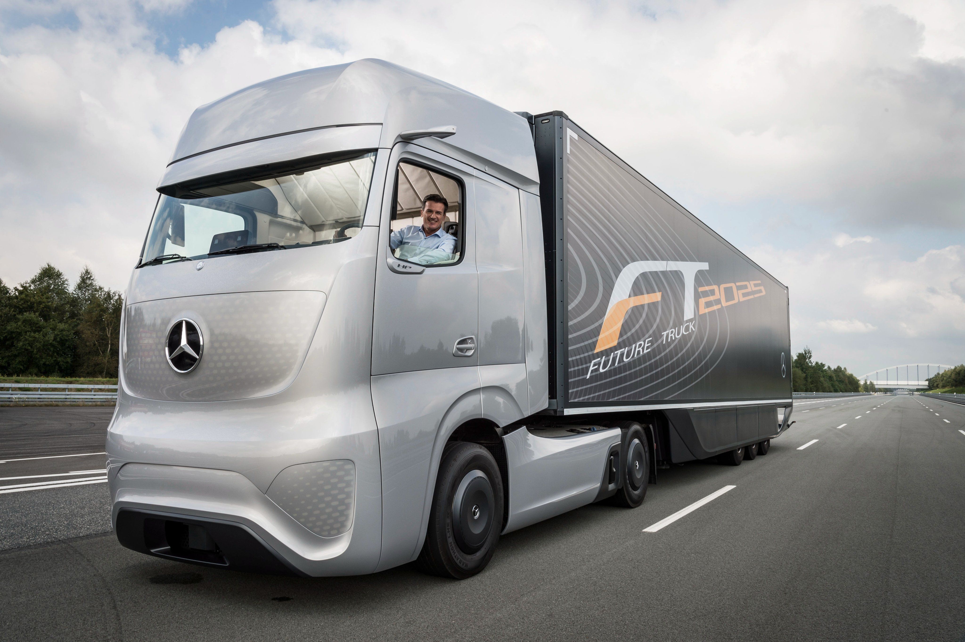 Mercedes Benz Future Truck 2025 semi tractor wallpaperx2726