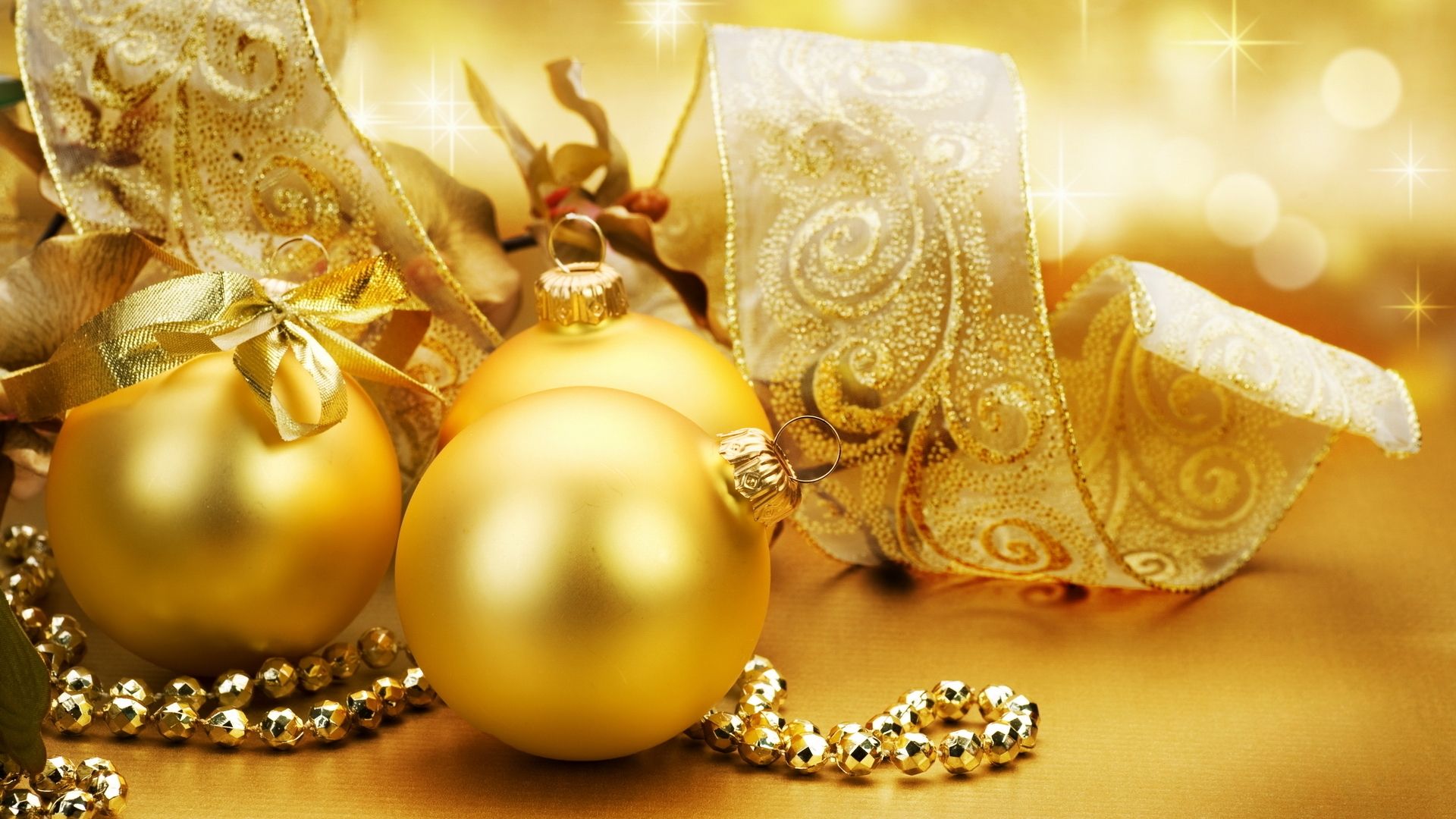 Christmas golden globes wallpaper. Christmas golden globes