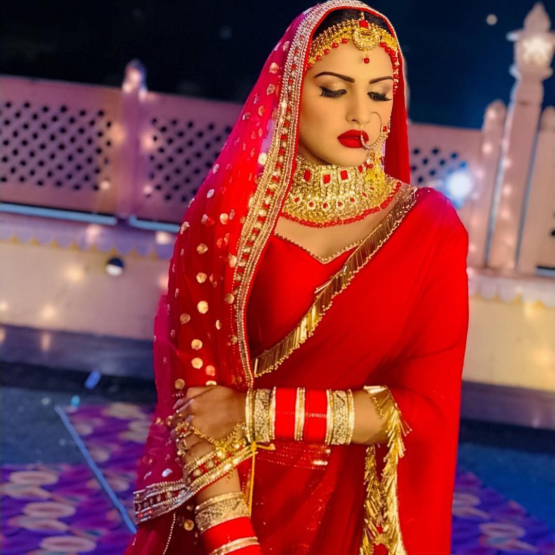 Himanshi Khurana in Red Punjabi dress wallpaper
