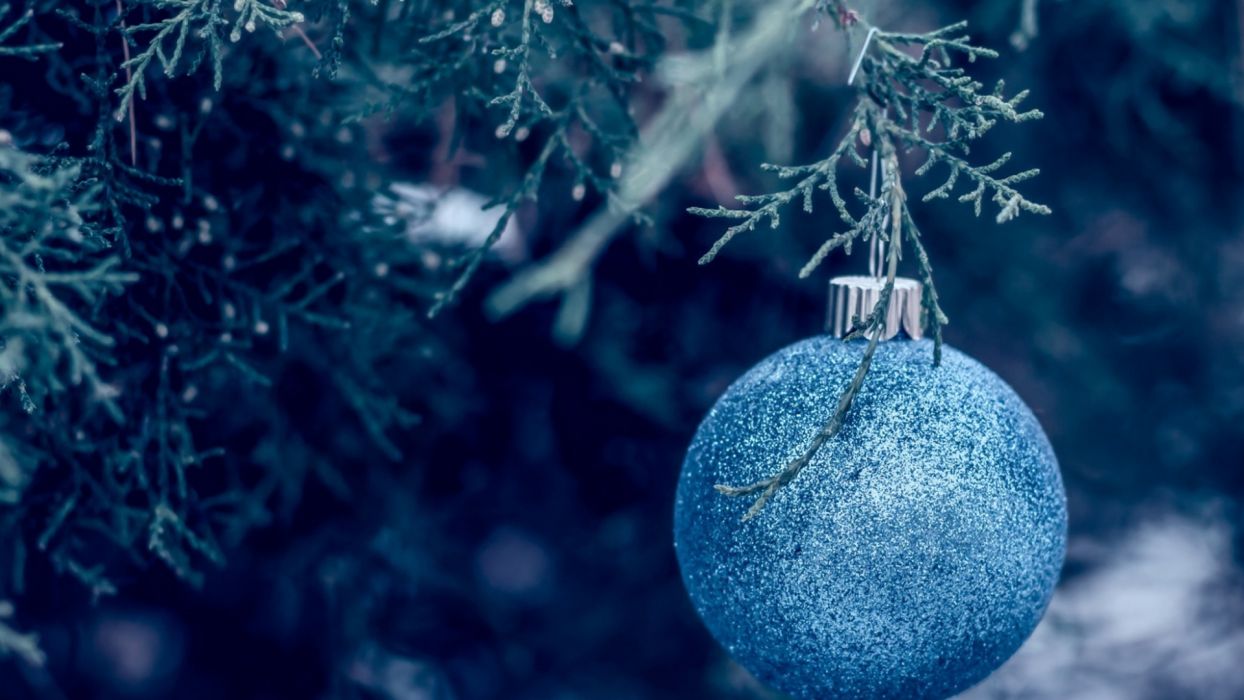 New Year Wallpaper ball tree decorations wallpaperx1080