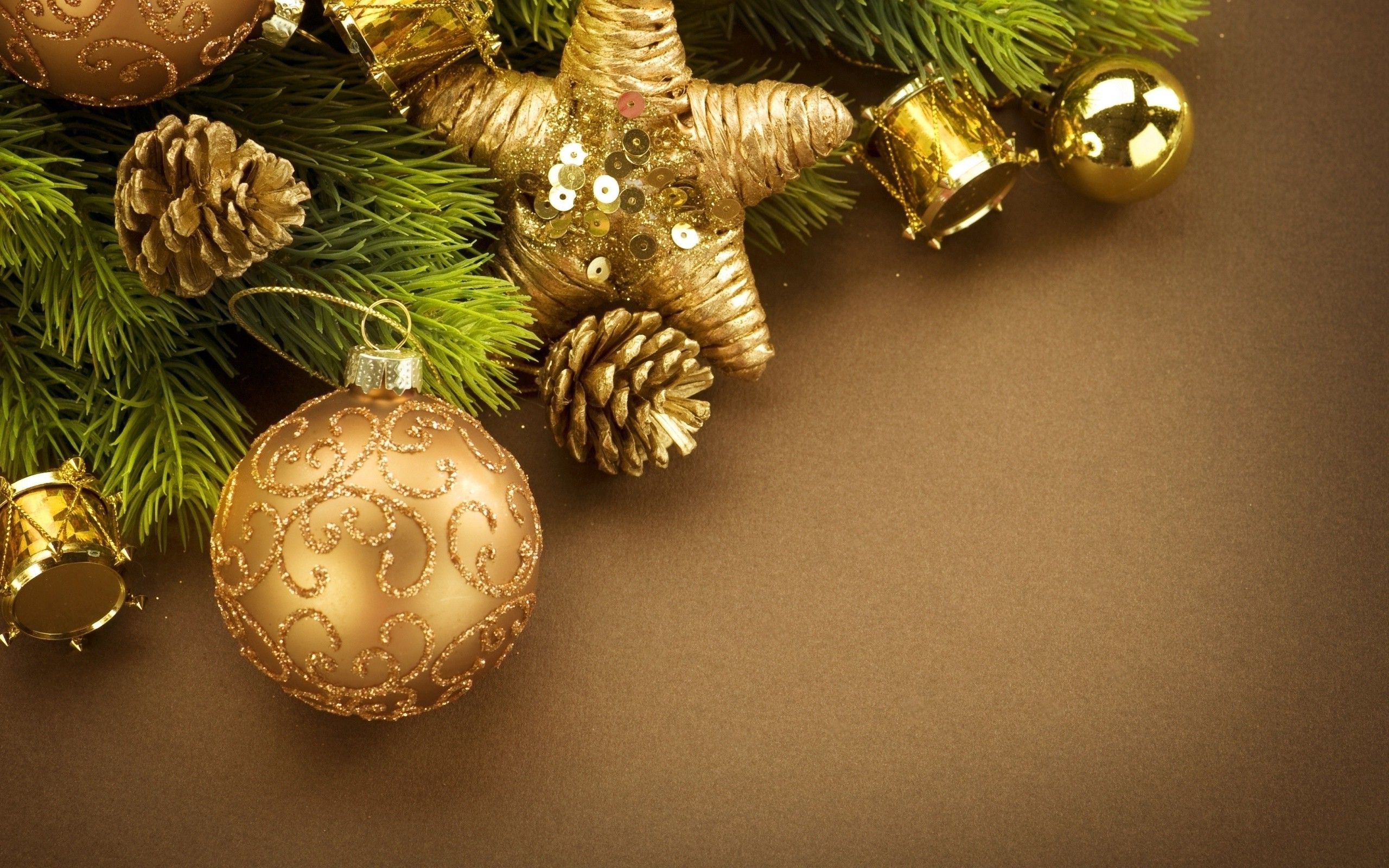 New Year, Christmas Ornaments, Cones, Leaves, Decorations Wallpaper HD / Desktop and Mobile Background