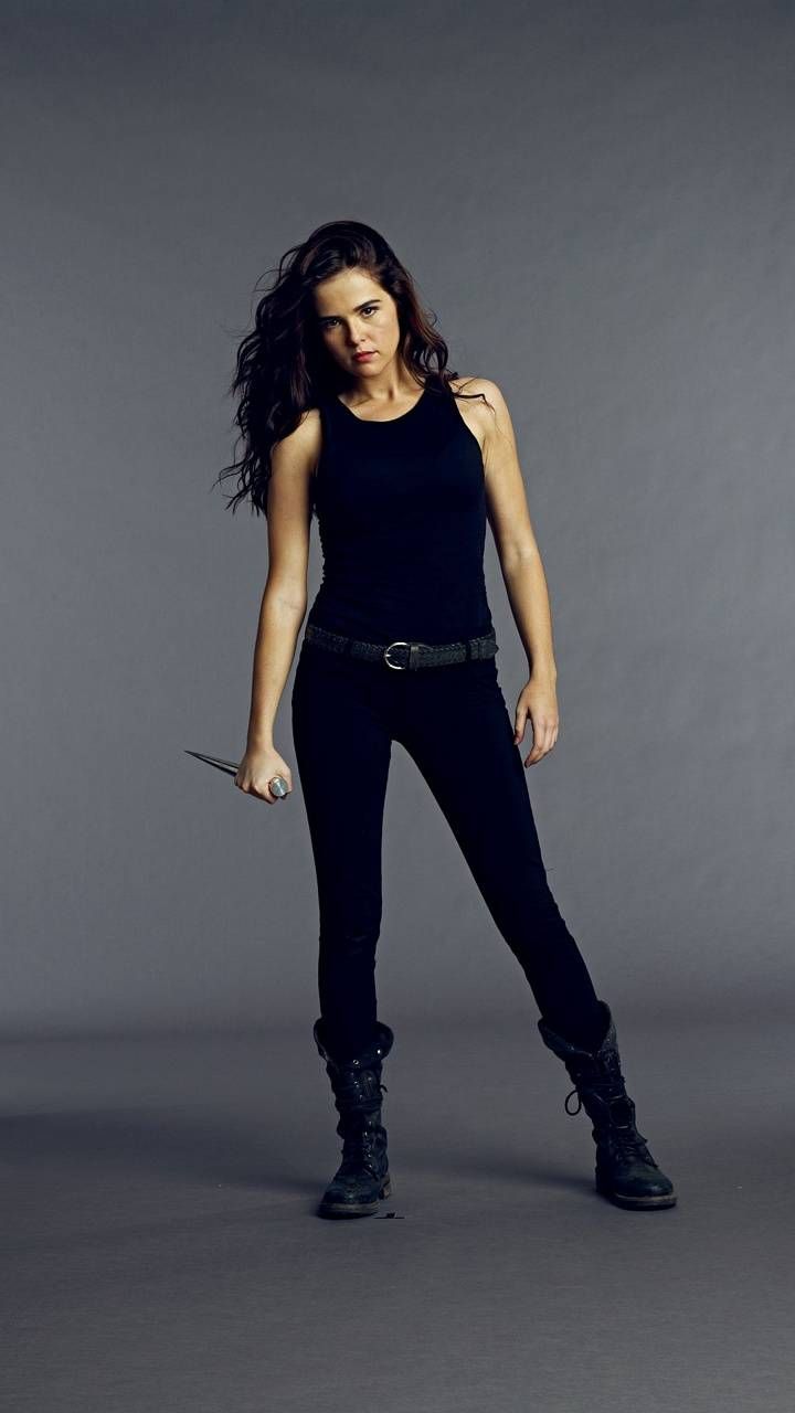 Zoey Deutch wallpaper