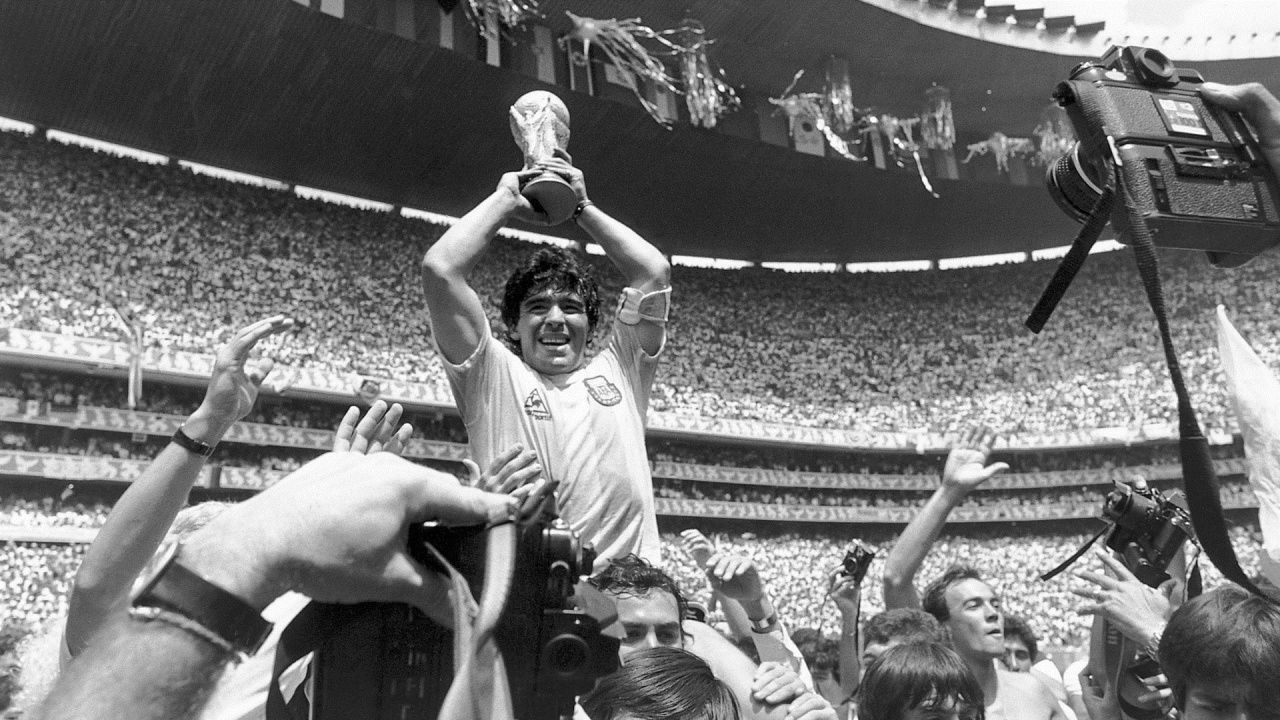 Diego Maradona, Black and White / Good