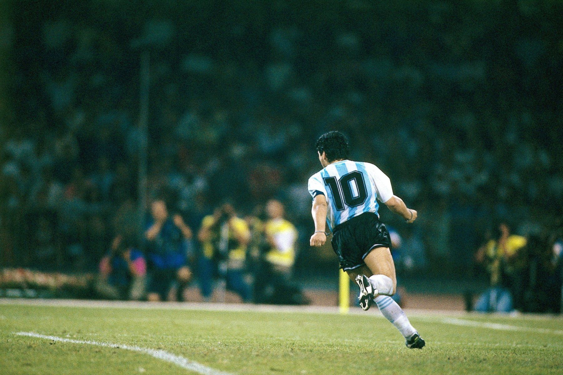 Diego Maradona Wallpaper 1800×1200