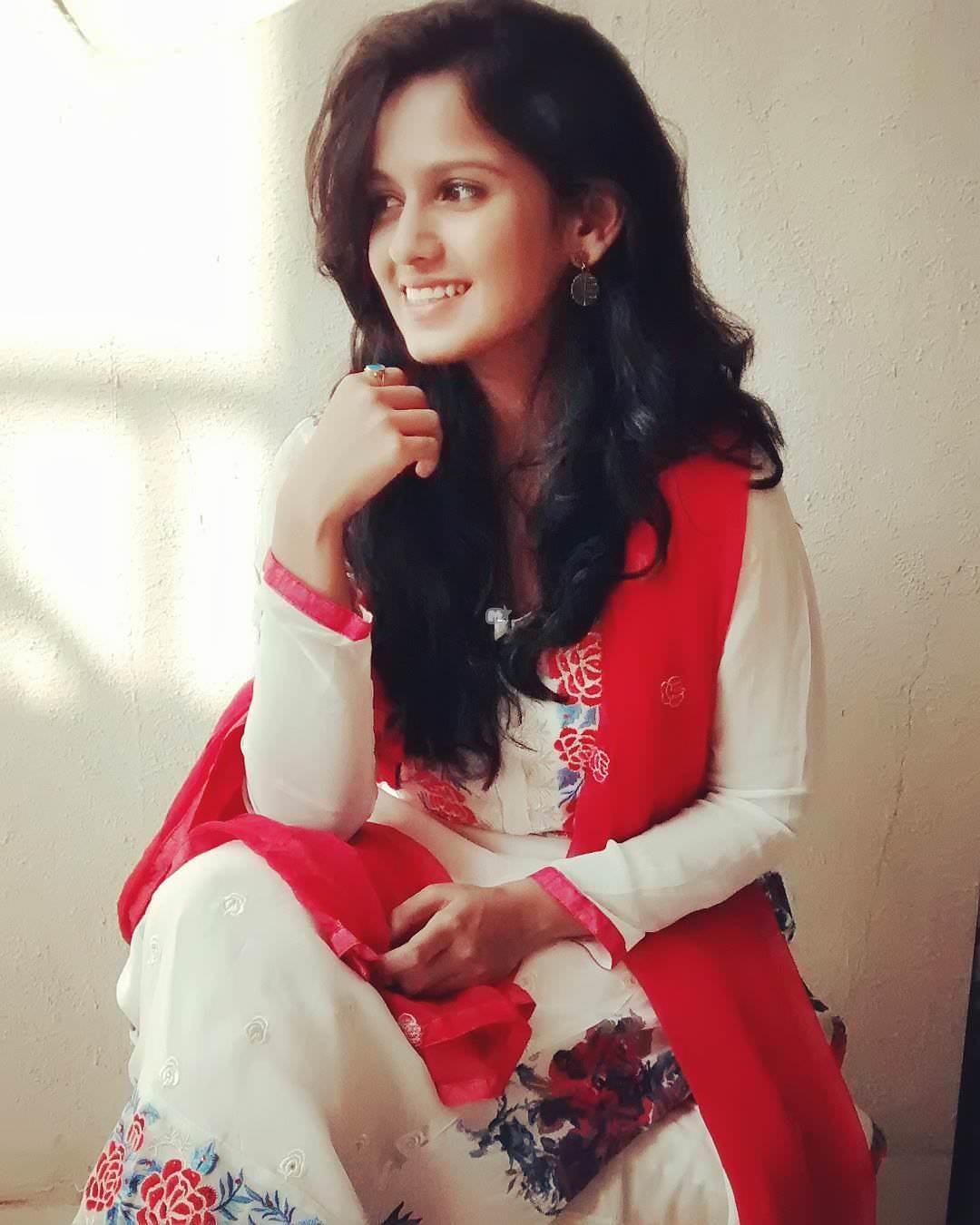 Shivani Baokar Marathi Actress Photo Bio Wiki Sheetal Lagir Zala Ji