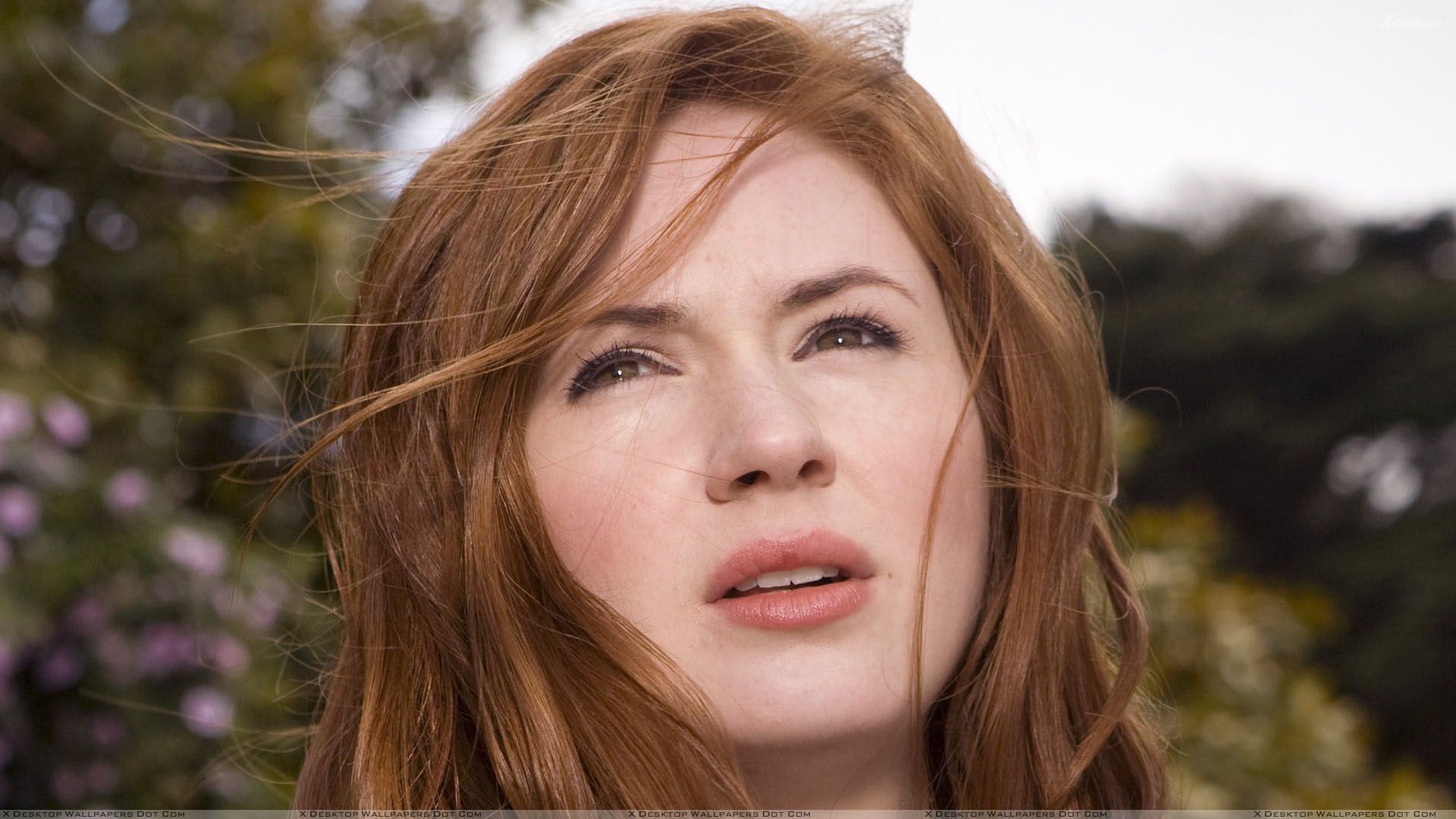 Karen Gillan Looking Up Thinking Something Face Closeup Wallpaper