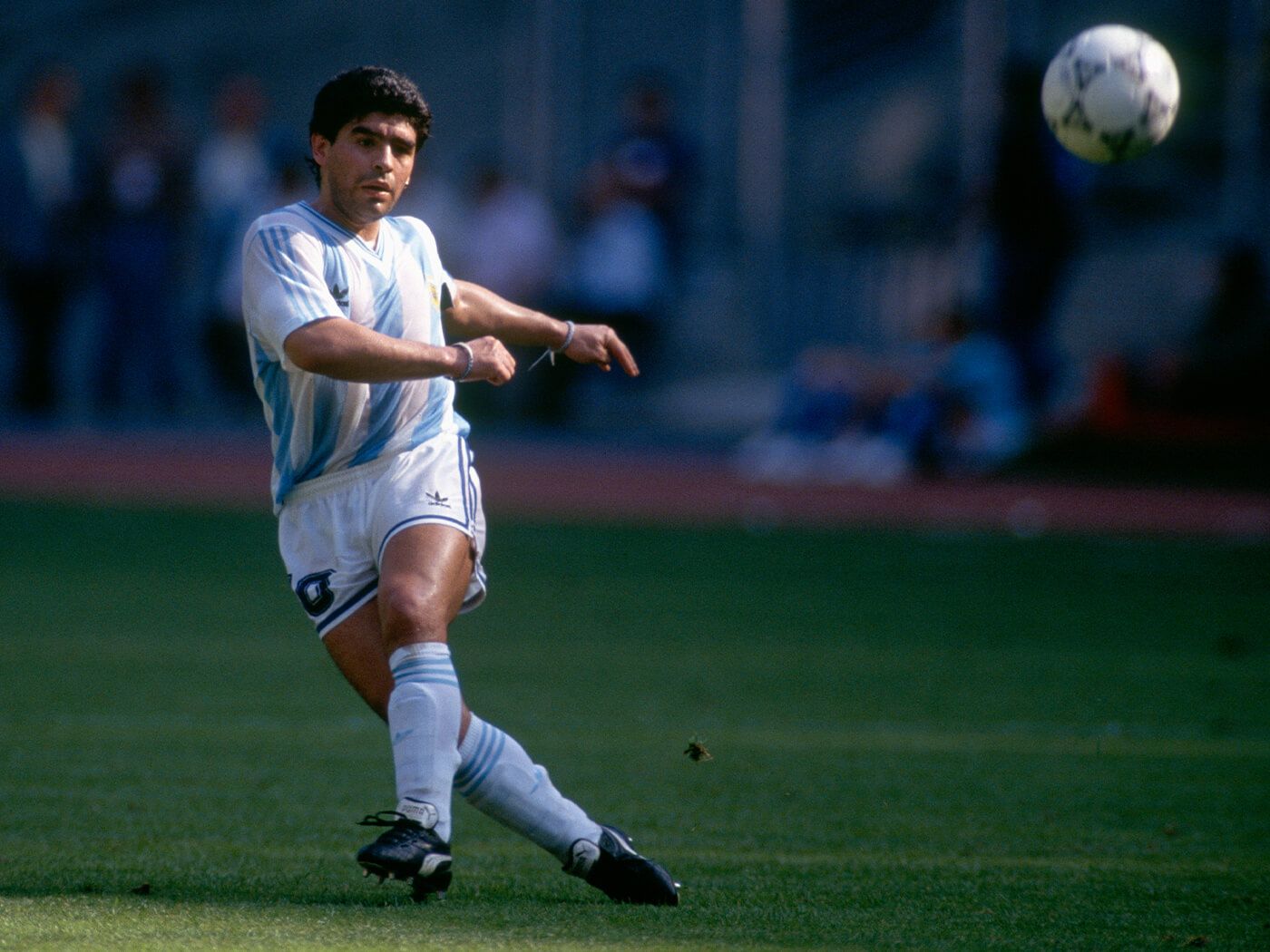 Brian May, Liam Gallagher, Primal Scream and more pay tribute to late football legend Diego Maradona. Guitar.com. All Things Guitar