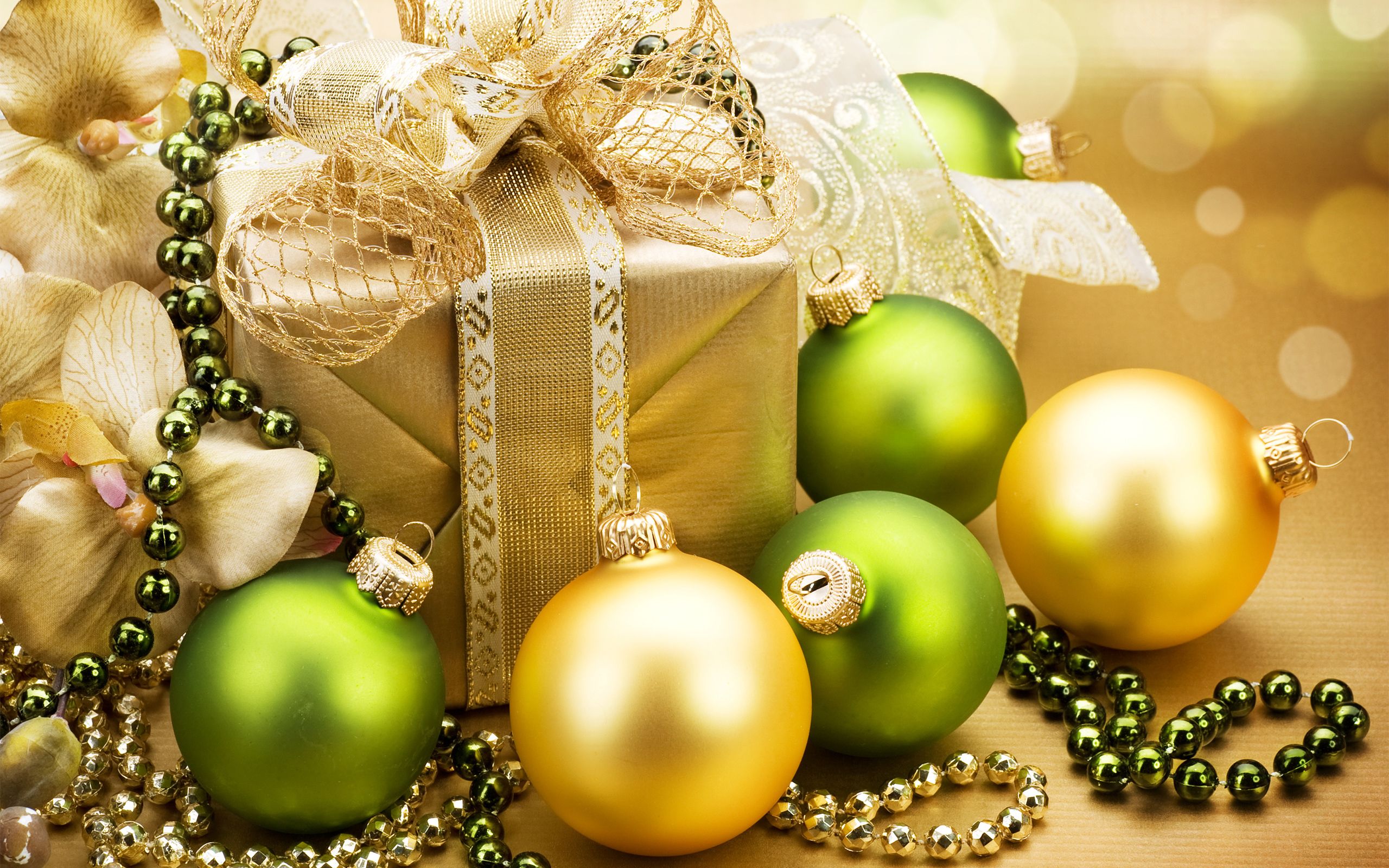 Christmas Wallpaper With Green And Gold Ornaments Quality Image And Transparent PNG Free Clipart