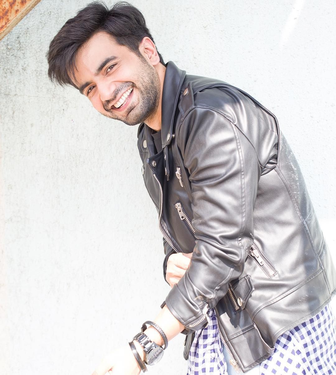 Good vibes only :). .. #picoftheday #pictureoftheday #bestoftheday #photography #photoshoot #love #leatherjacket #perfec. Cute celebrities, Ayush, Handsome boys