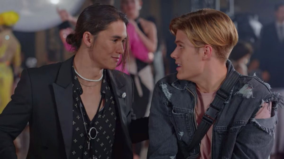 Julie and the Phantoms' Charmingly Cute Queer Romance