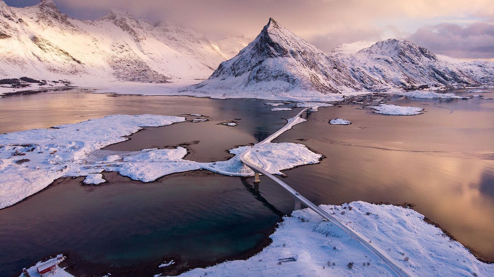 Audacious abseils, dune heaven on a dirt bike and 'mesmerising' blue eyes: your photo of the week