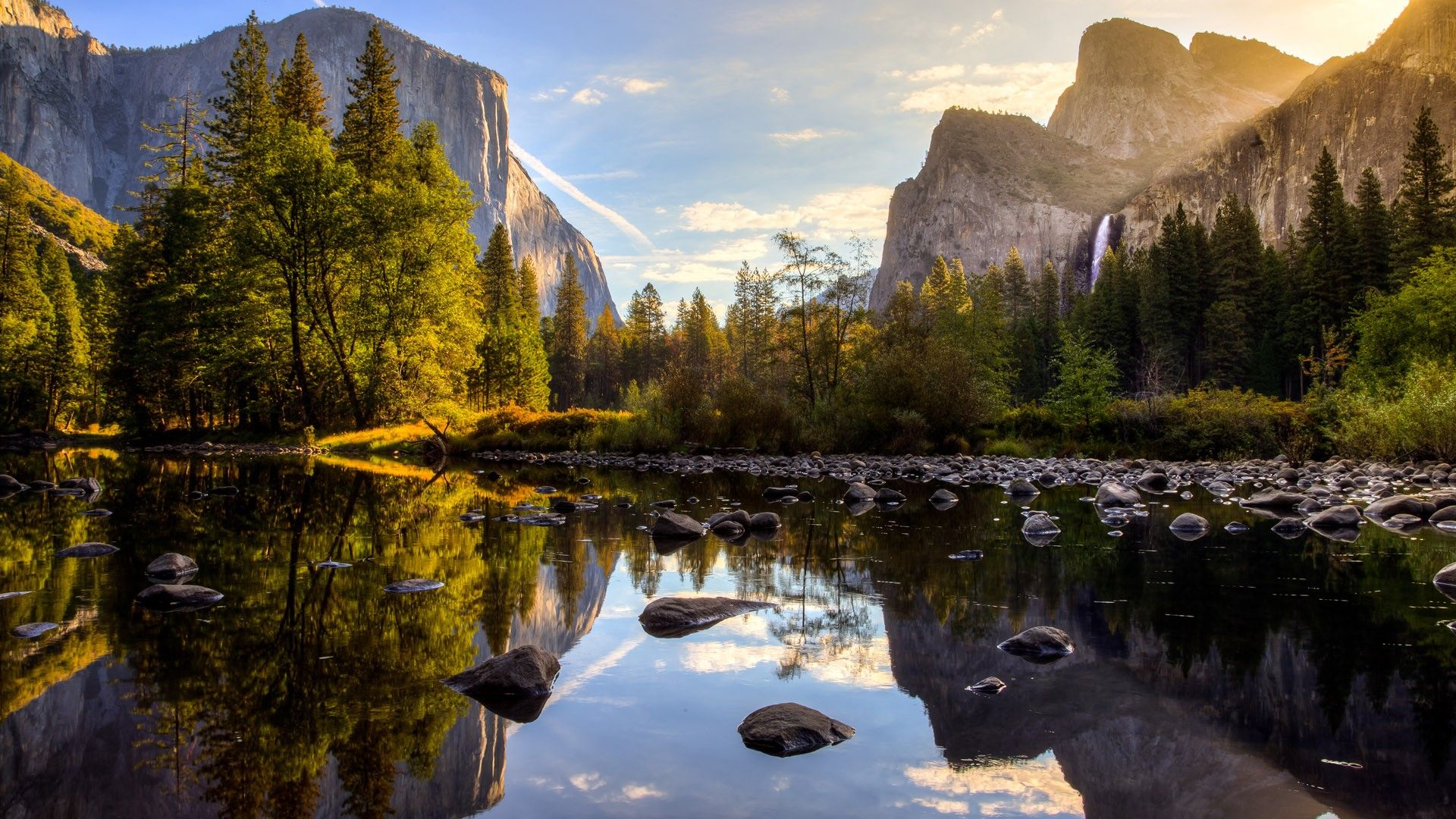 Sunrise on Yosemite Valley, Yosemite National Park, California, USA. Windows 10 Spotlight Image