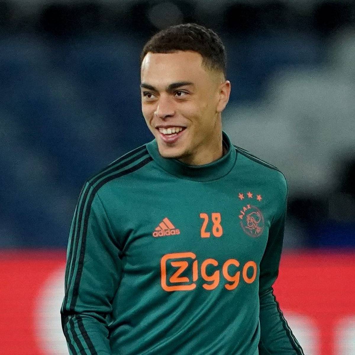 La Juventus de Turín se incorpora a la carrera por Sergiño Dest