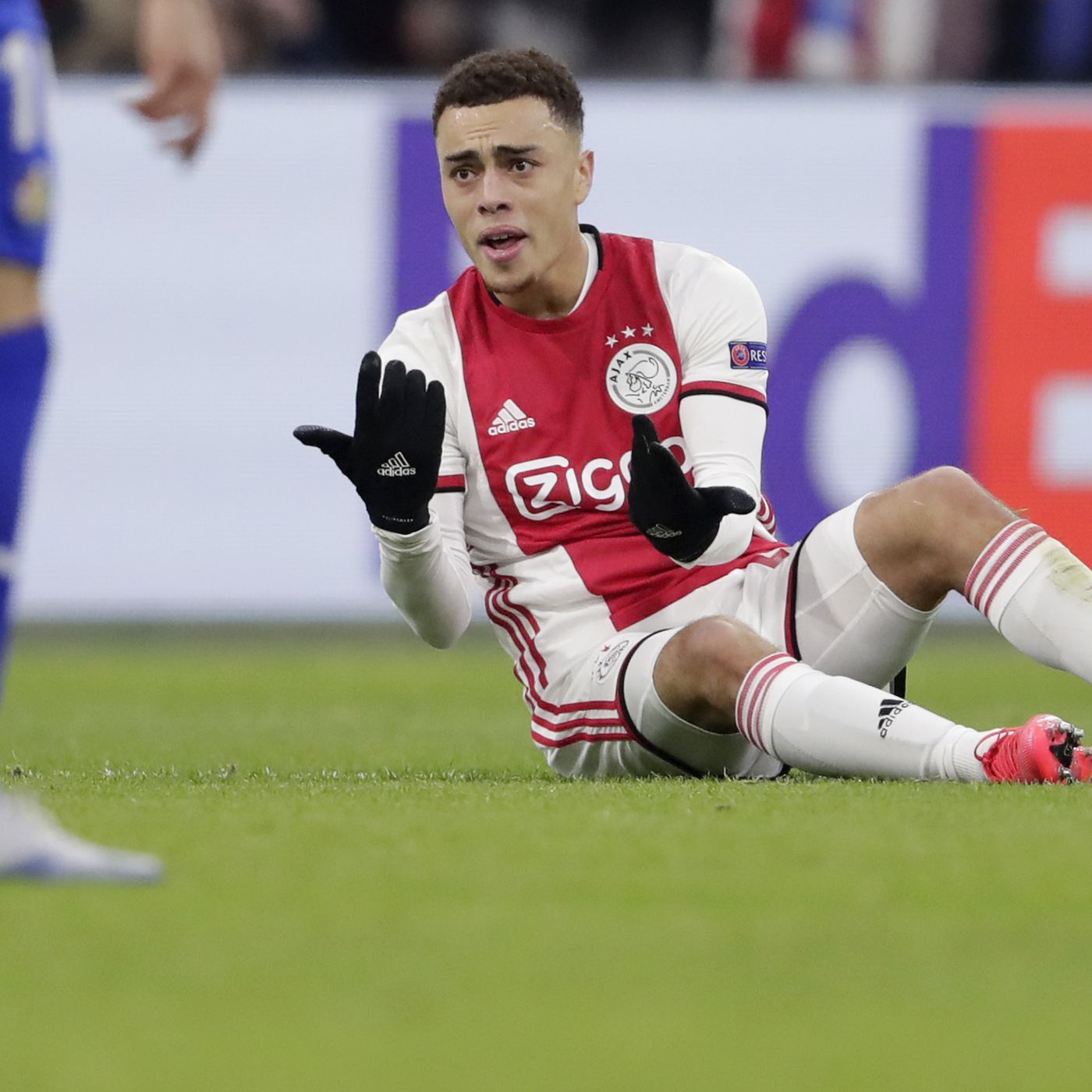 Бавария работает. Бавария работает. Футболисты родившиеся 9 ноября. Лига чемпионов – ред булл зальцбург. Конрад лаймер номер.