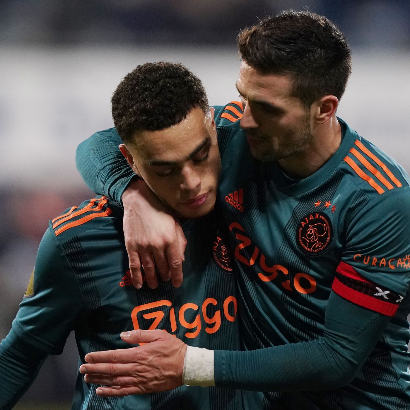 Daily Schmankerl: Sergiño Dest has chosen Bayern; Alphonso Davies is the Bundesliga Rookie of the Year; Arjen Robben visits Munich; and More! Football Works