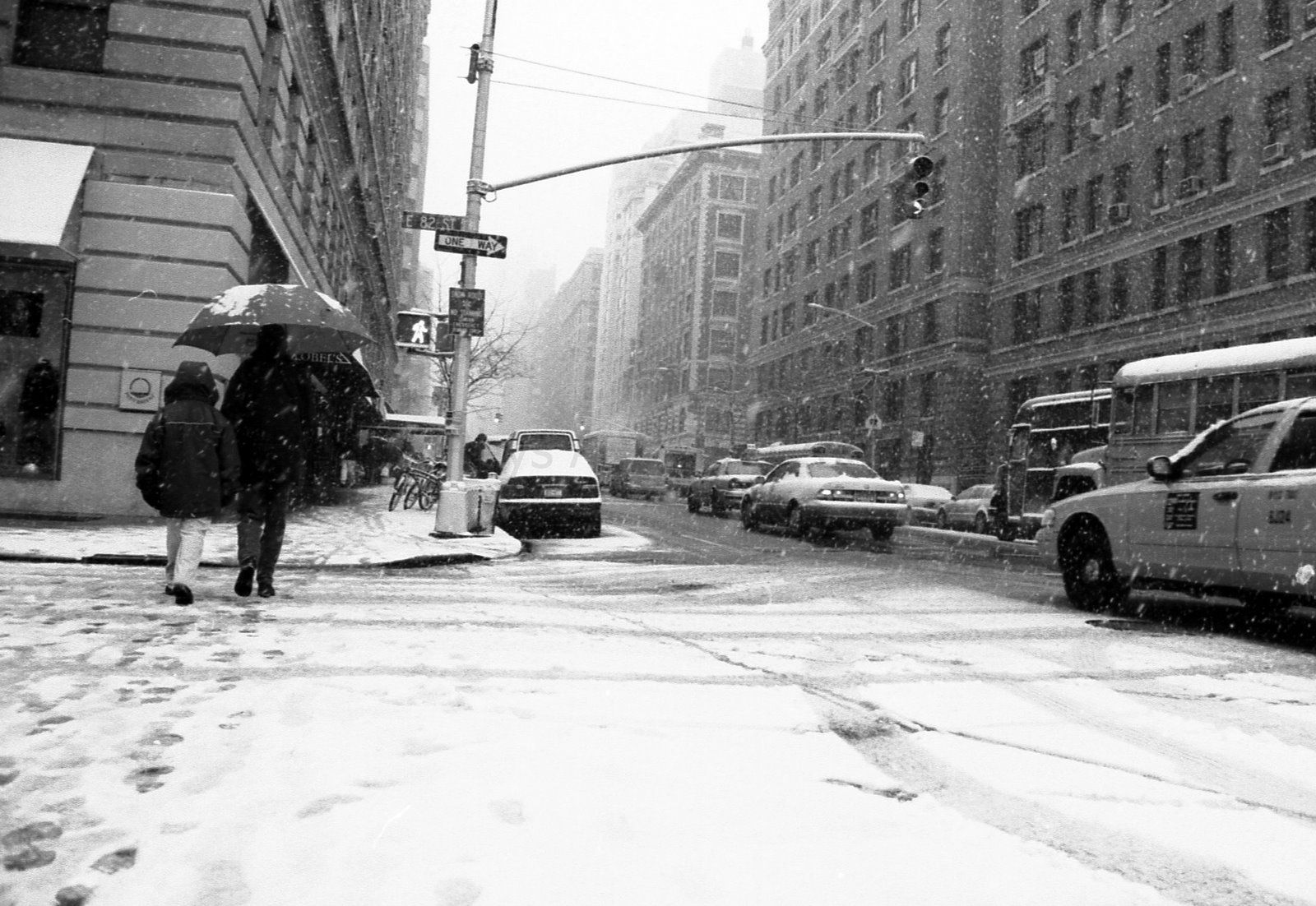 Monochrome new york roads cars taxi winter snow people umbrella black white wallpaperx1102